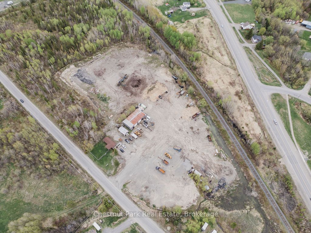 35 Niven Street S Property Photo 4