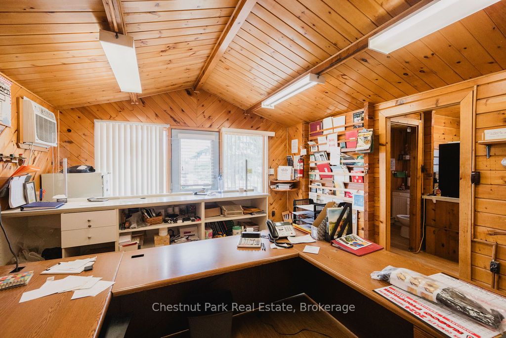 35 Niven Street S Property Photo 9