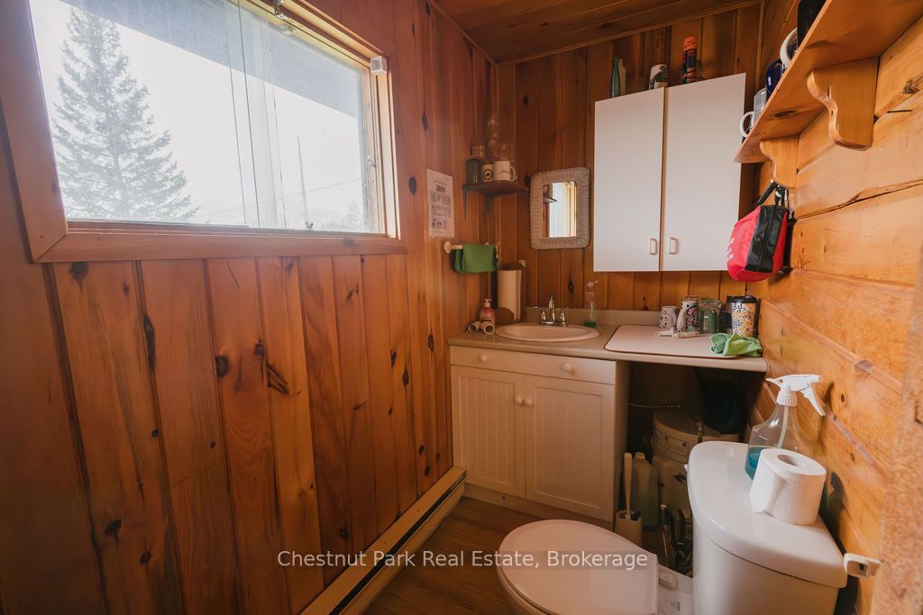 35 Niven Street S Property Photo 13