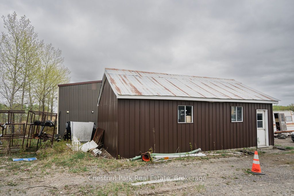 35 Niven Street S Property Photo 16