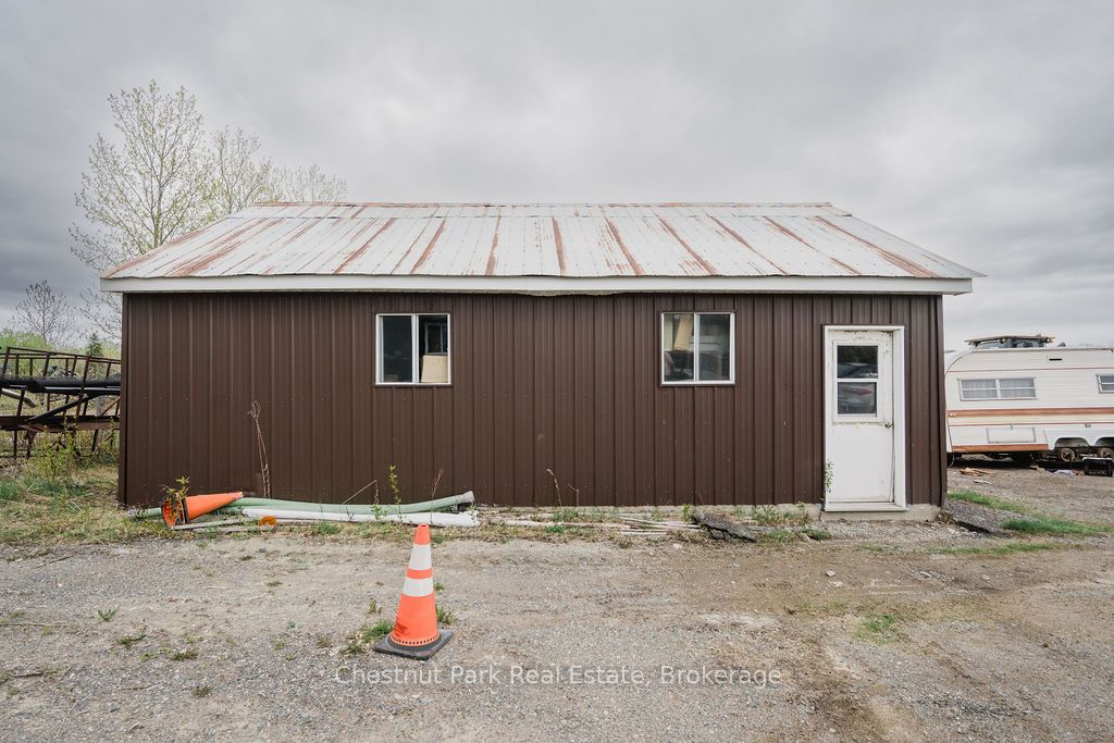 35 Niven Street S Property Photo 17