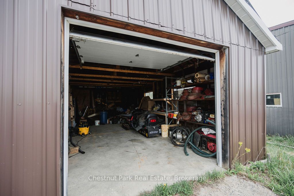 35 Niven Street S Property Photo 18