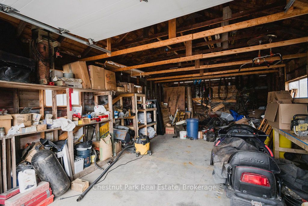 35 Niven Street S Property Photo 19