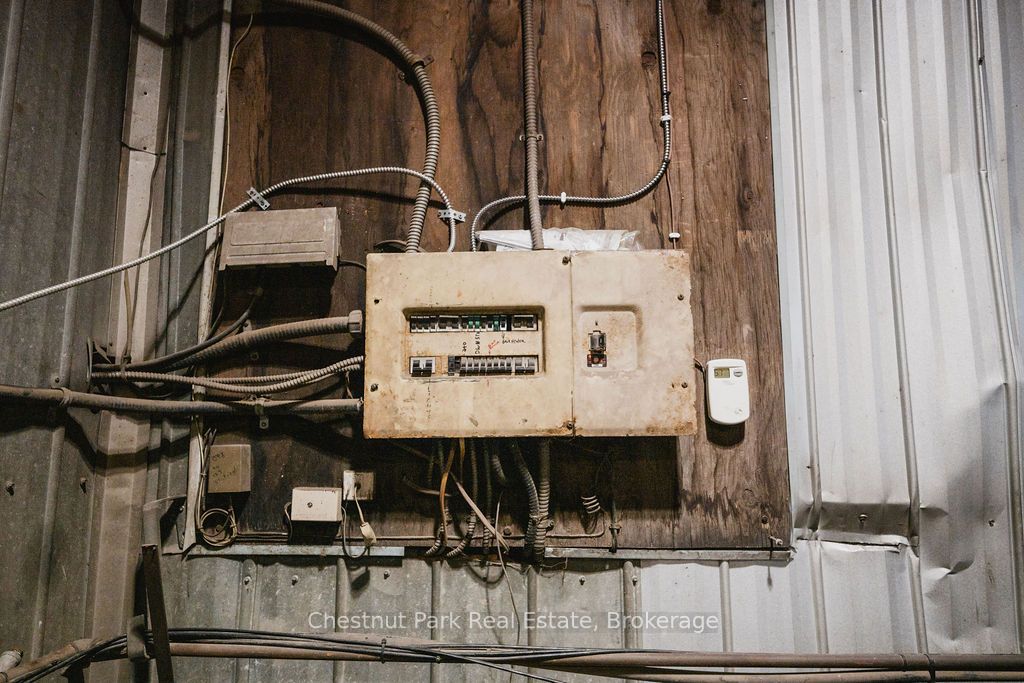 35 Niven Street S Property Photo 27