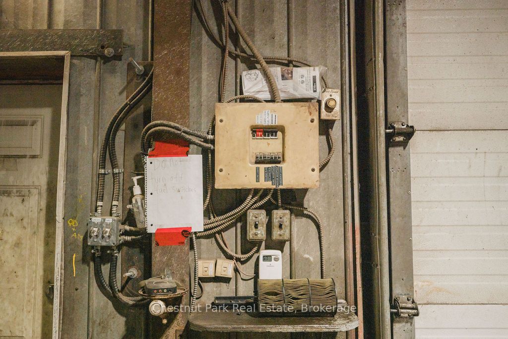 35 Niven Street S Property Photo 29