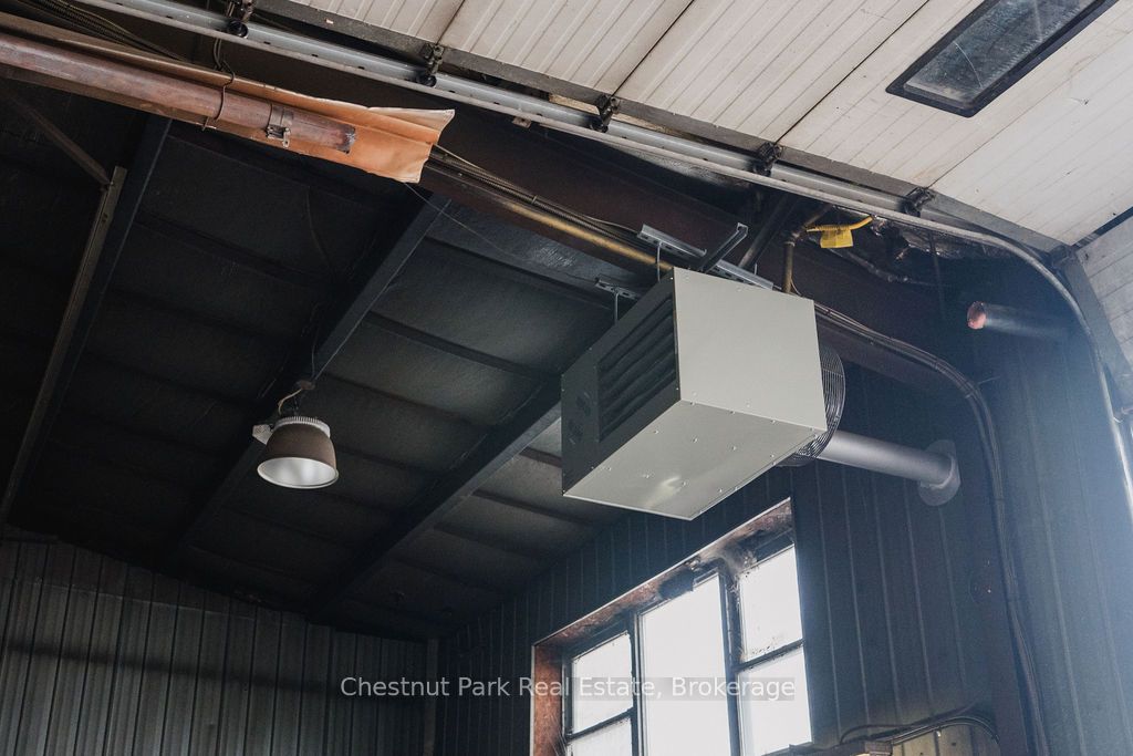 35 Niven Street S Property Photo 30