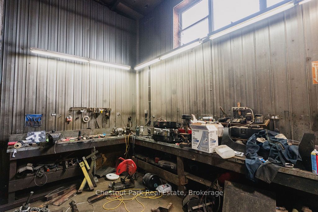 35 Niven Street S Property Photo 31