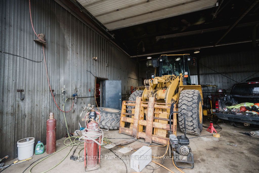 35 Niven Street S Property Photo 32