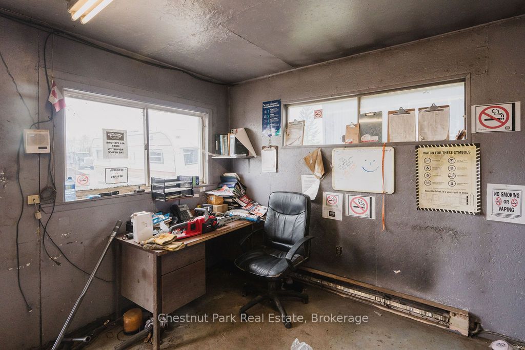 35 Niven Street S Property Photo 35