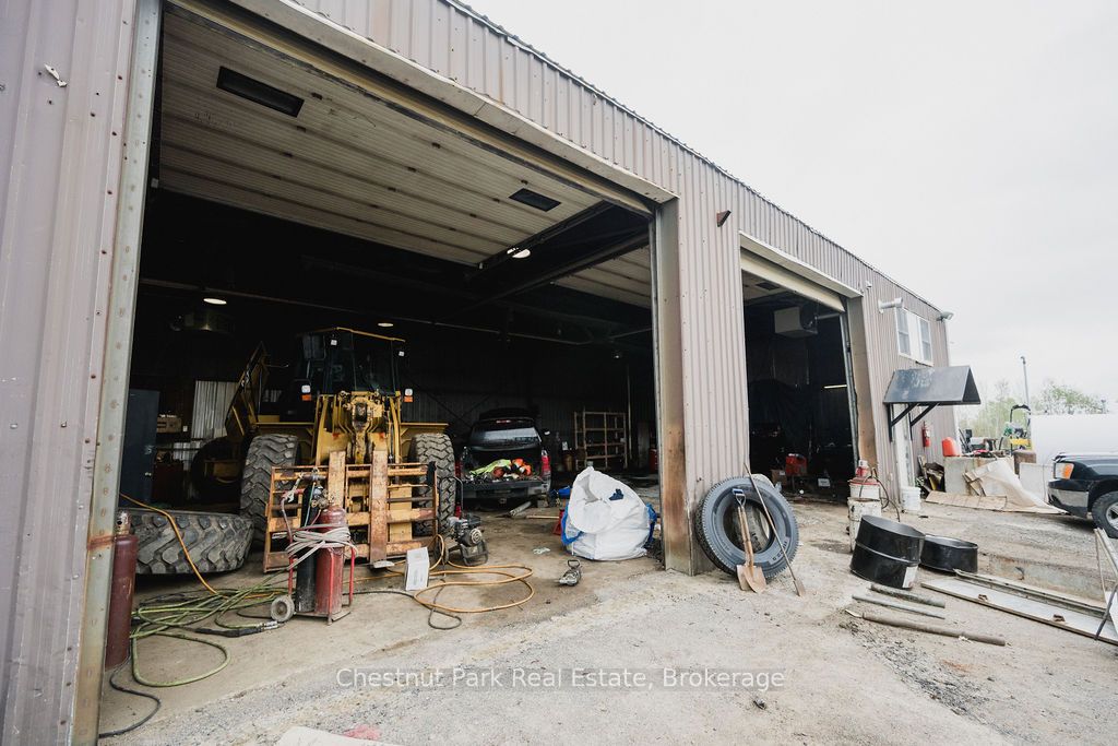 35 Niven Street S Property Photo 41