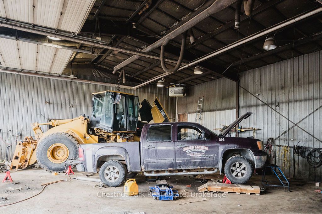 35 Niven Street S Property Photo 42