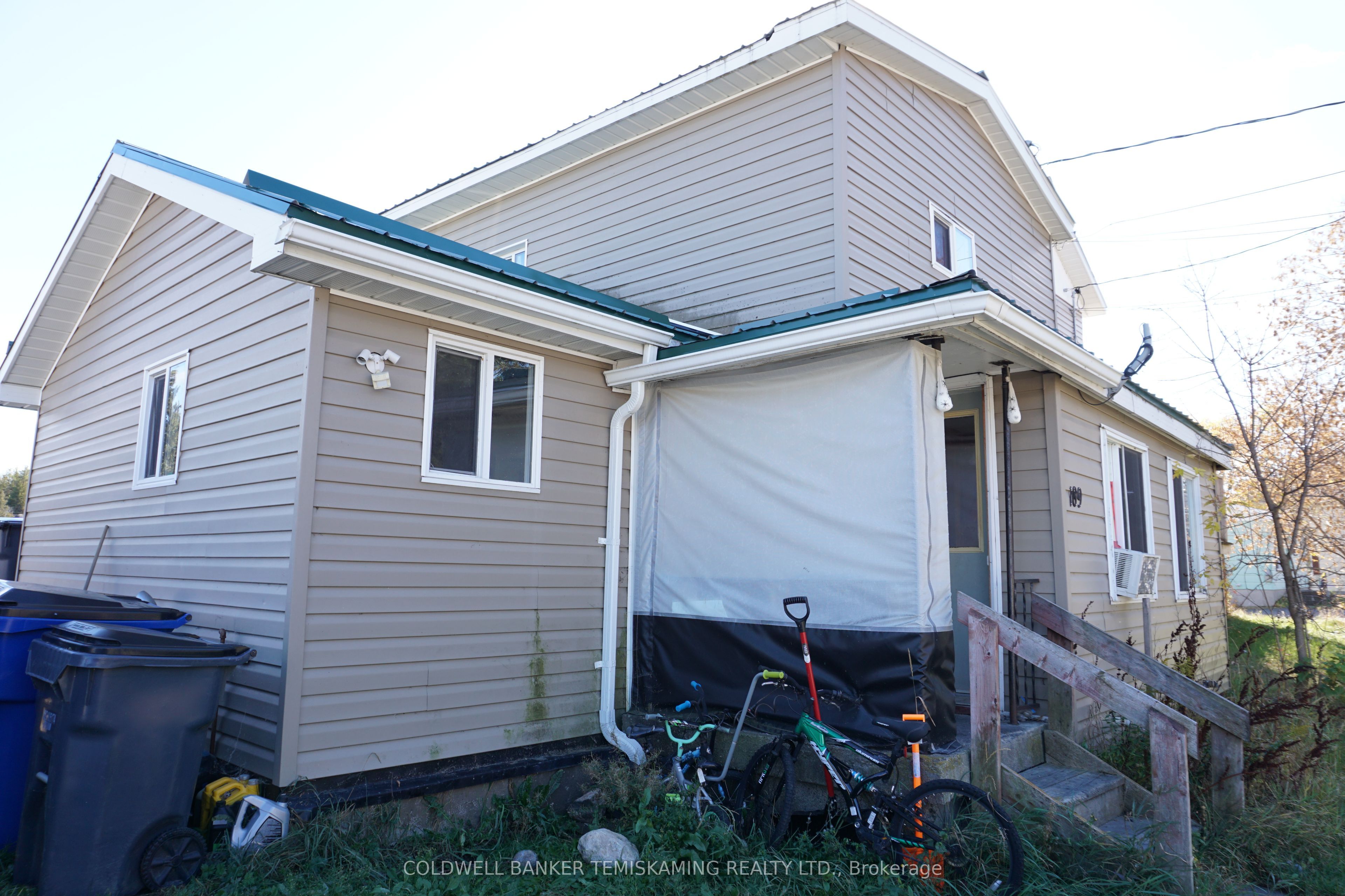 189 Lang Street Property Photo 4