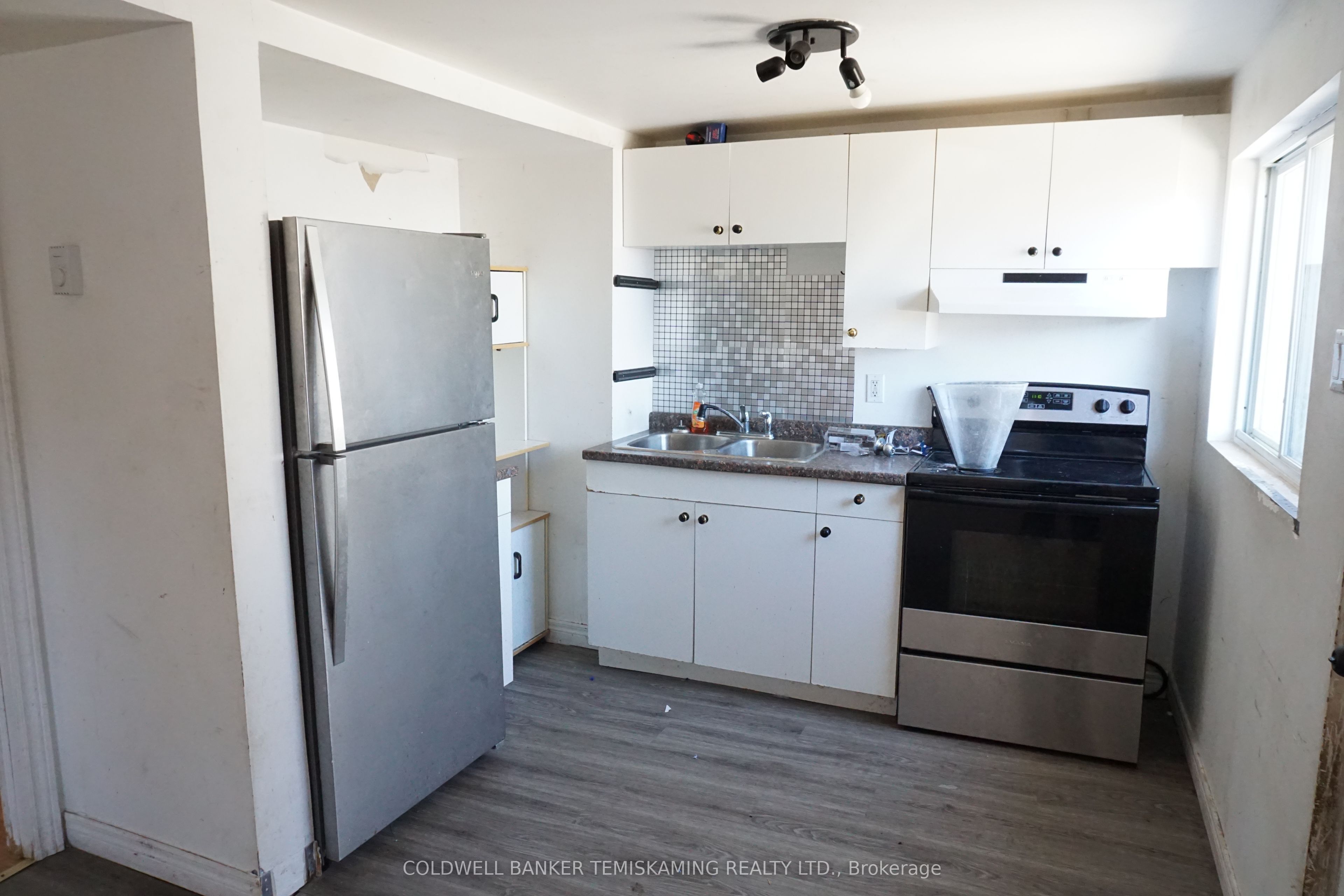 189 Lang Street Property Photo 17