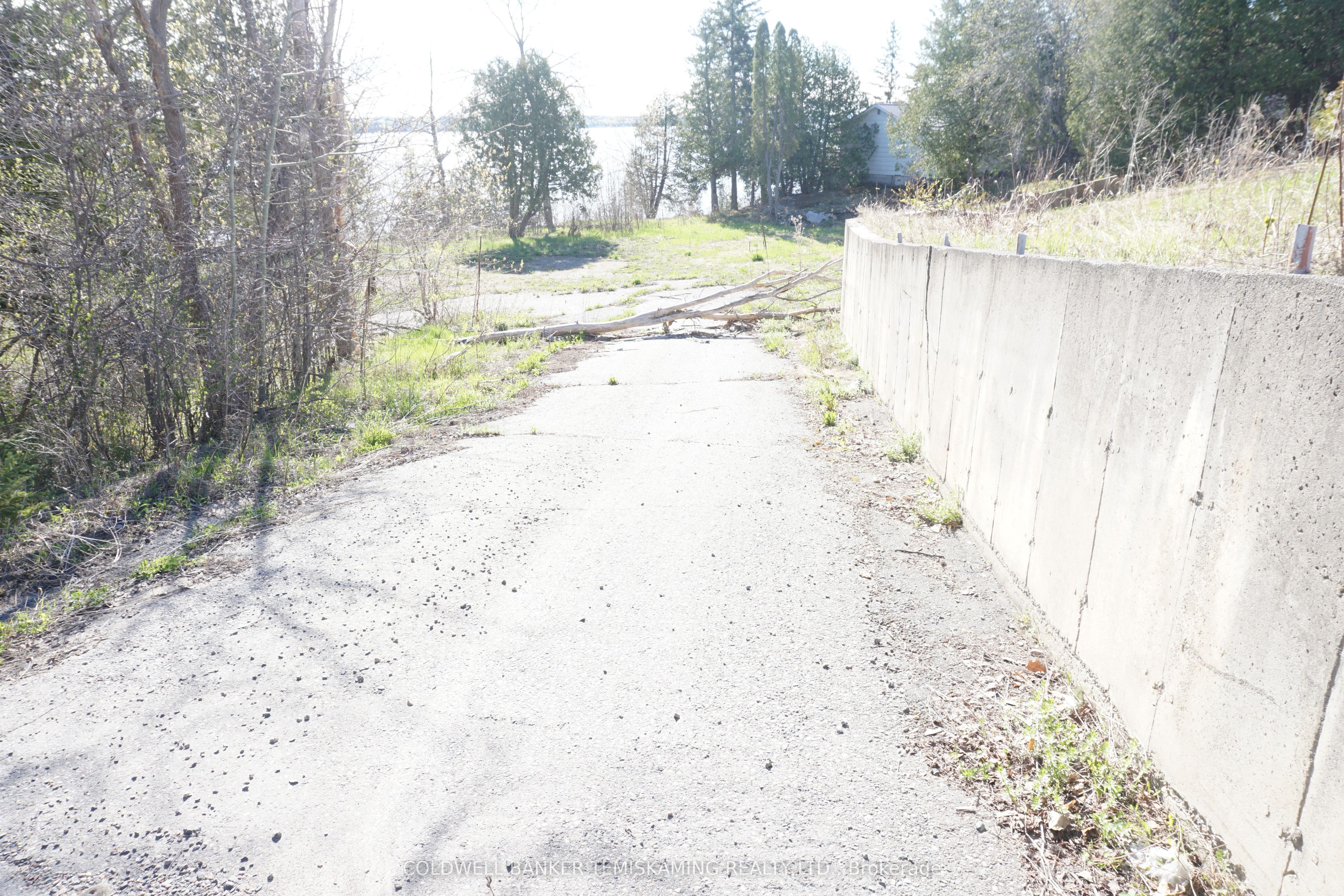 1467 Lakeshore Road S Property Photo 4