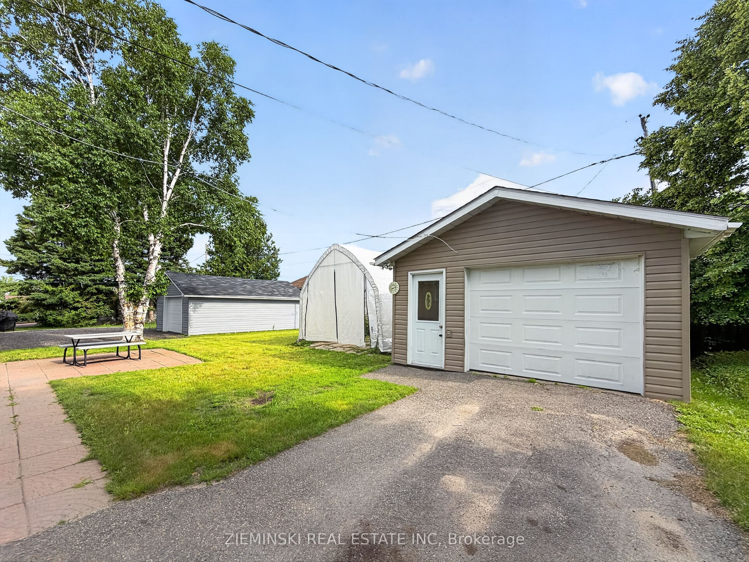374 Nosov Drive Property Photo 3