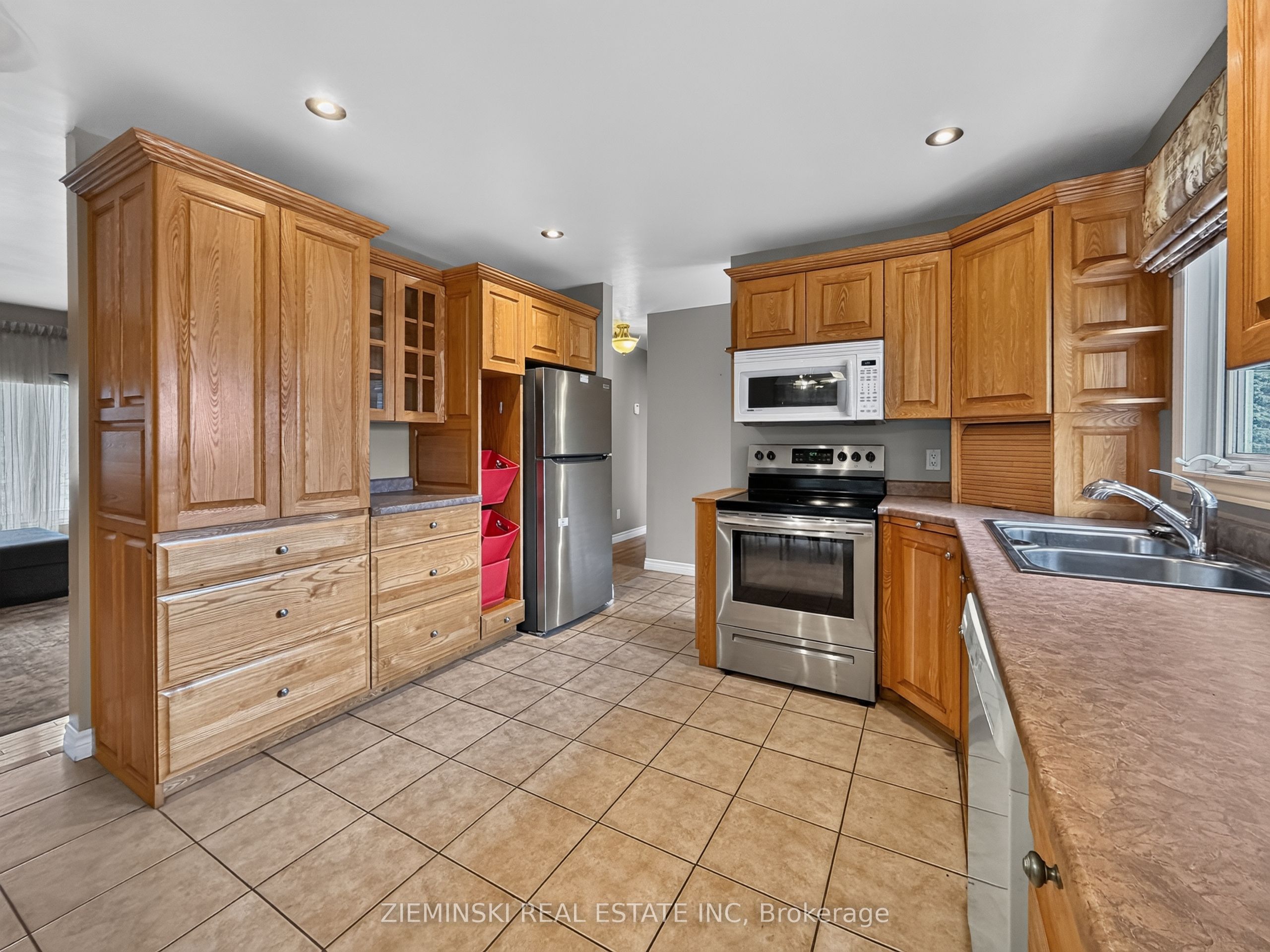 374 Nosov Drive Property Photo 7