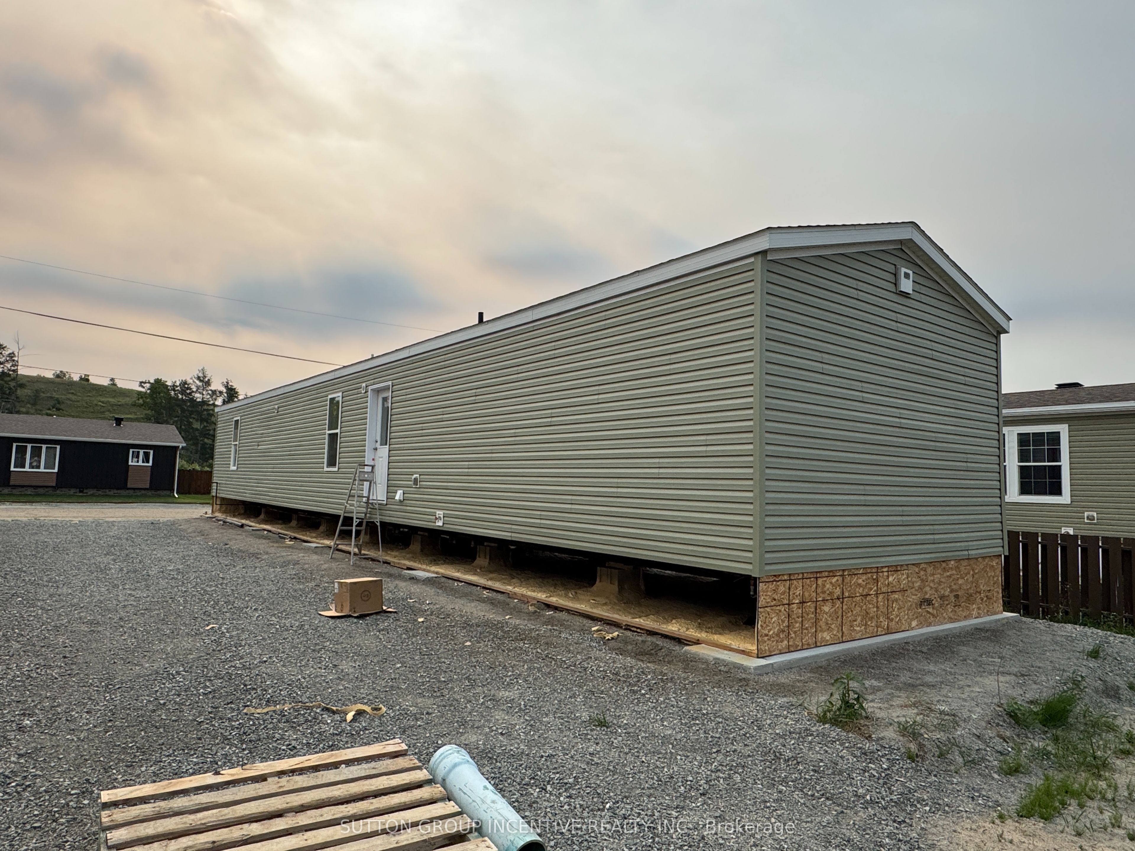 182 Remi Crescent Property Photo 3