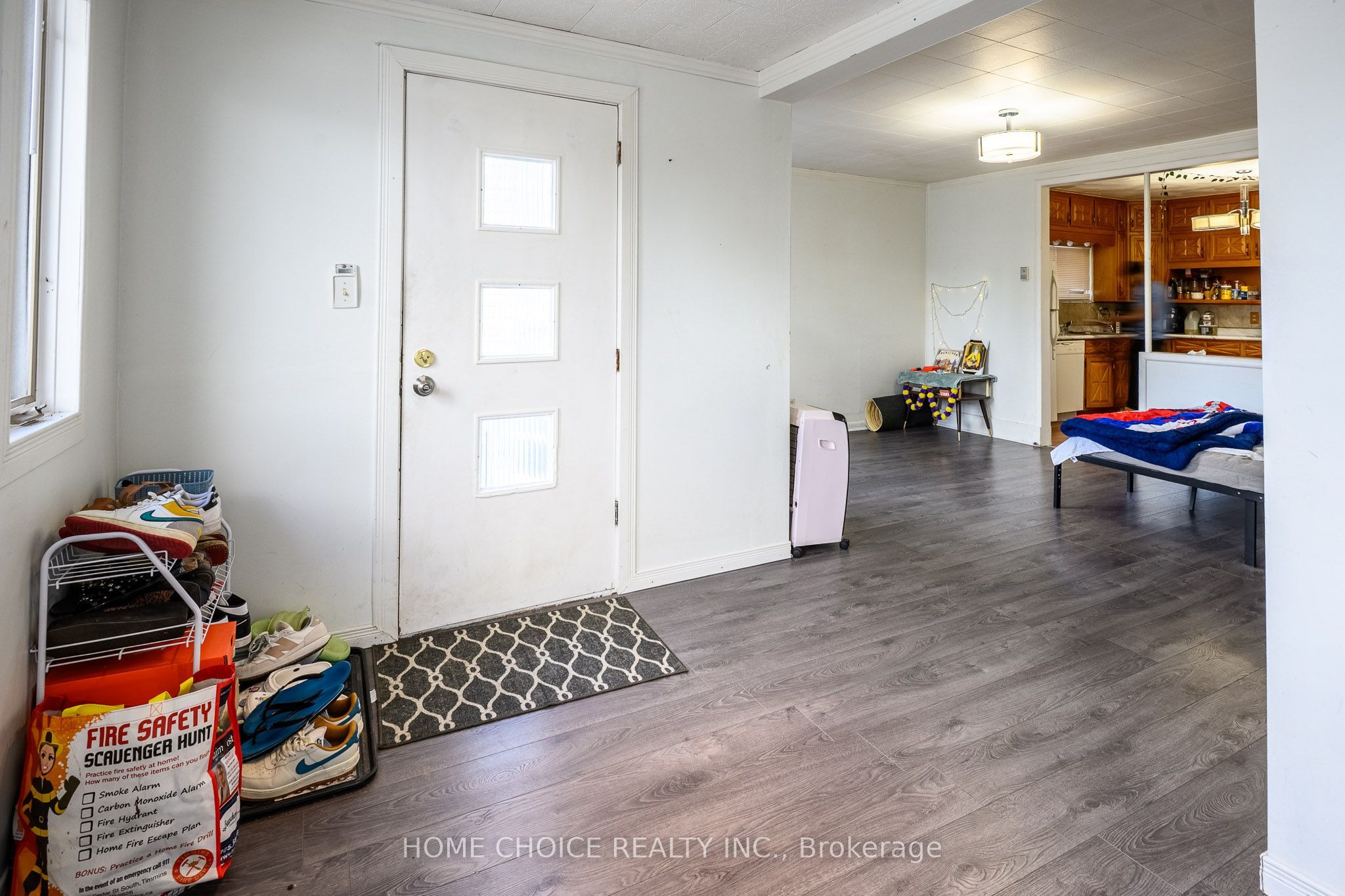 305 Maple Street N Property Photo 4