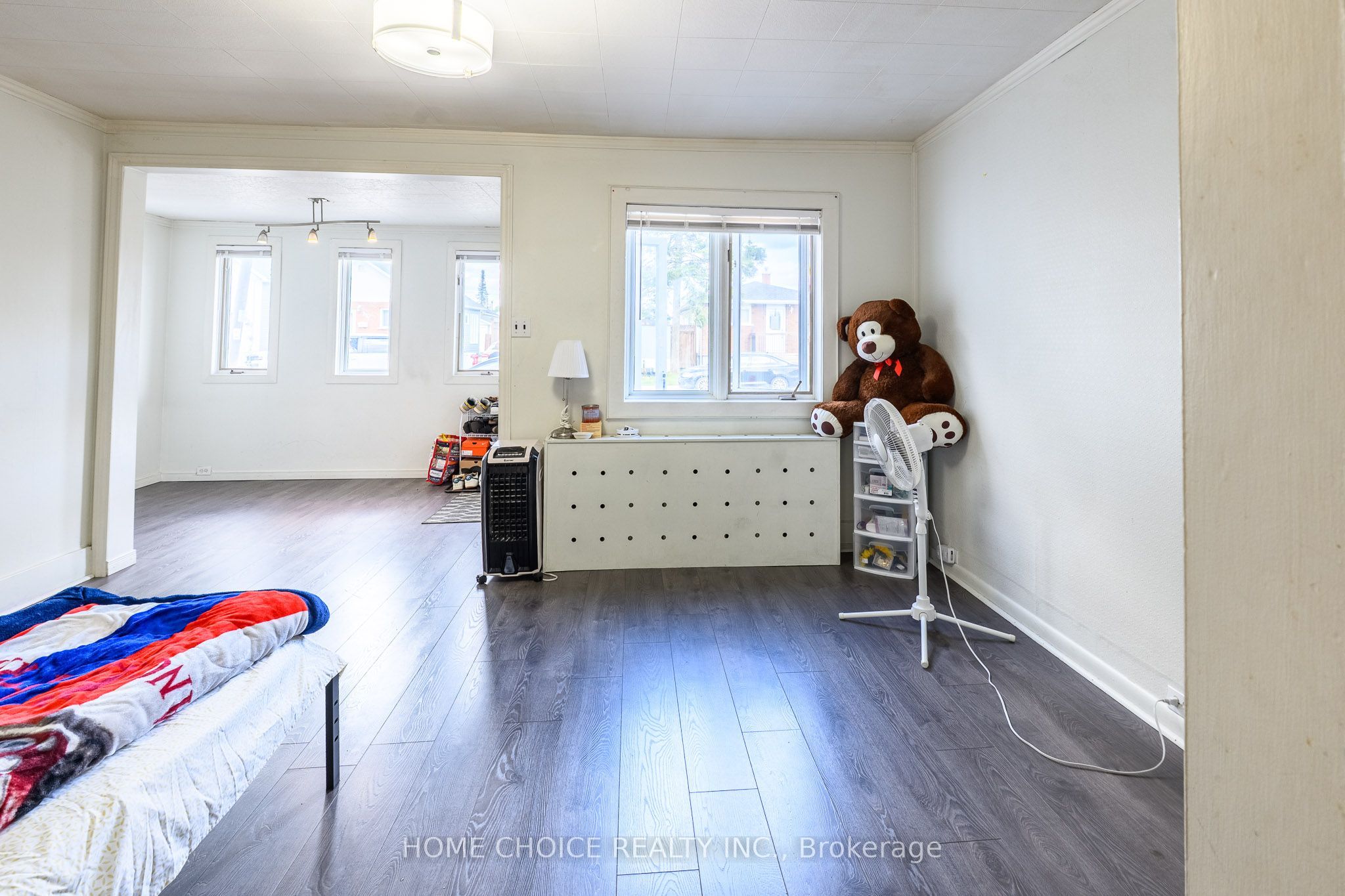 305 Maple Street N Property Photo 6