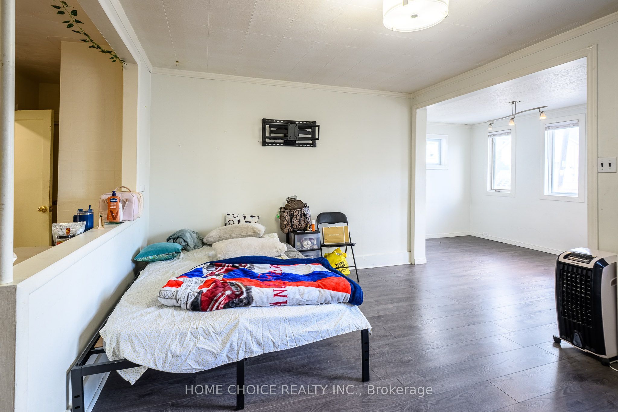 305 Maple Street N Property Photo 8