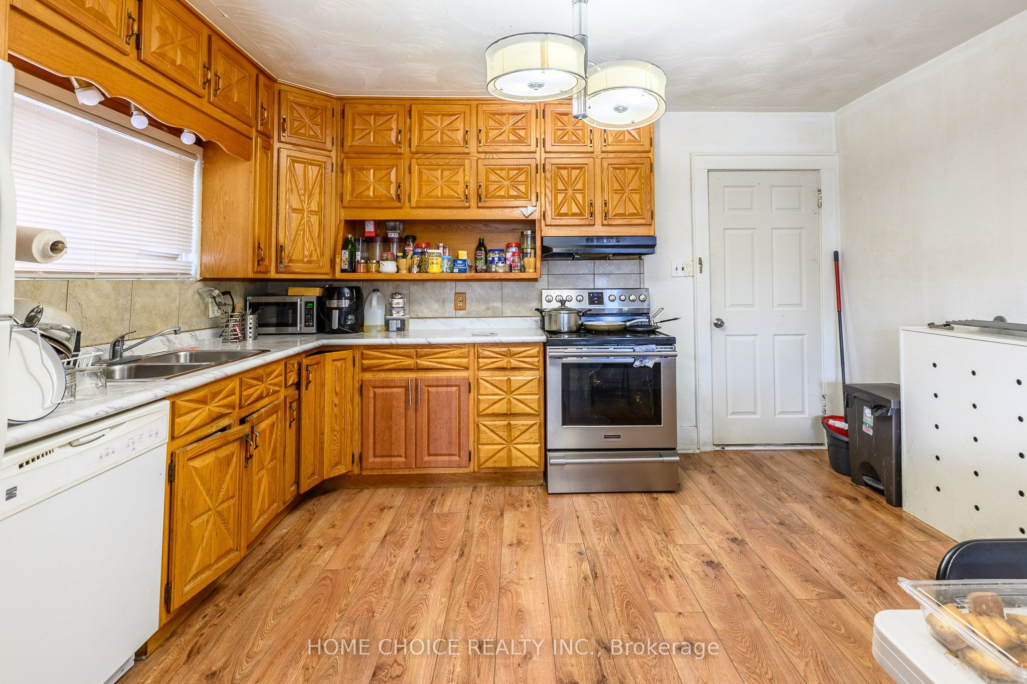305 Maple Street N Property Photo 9