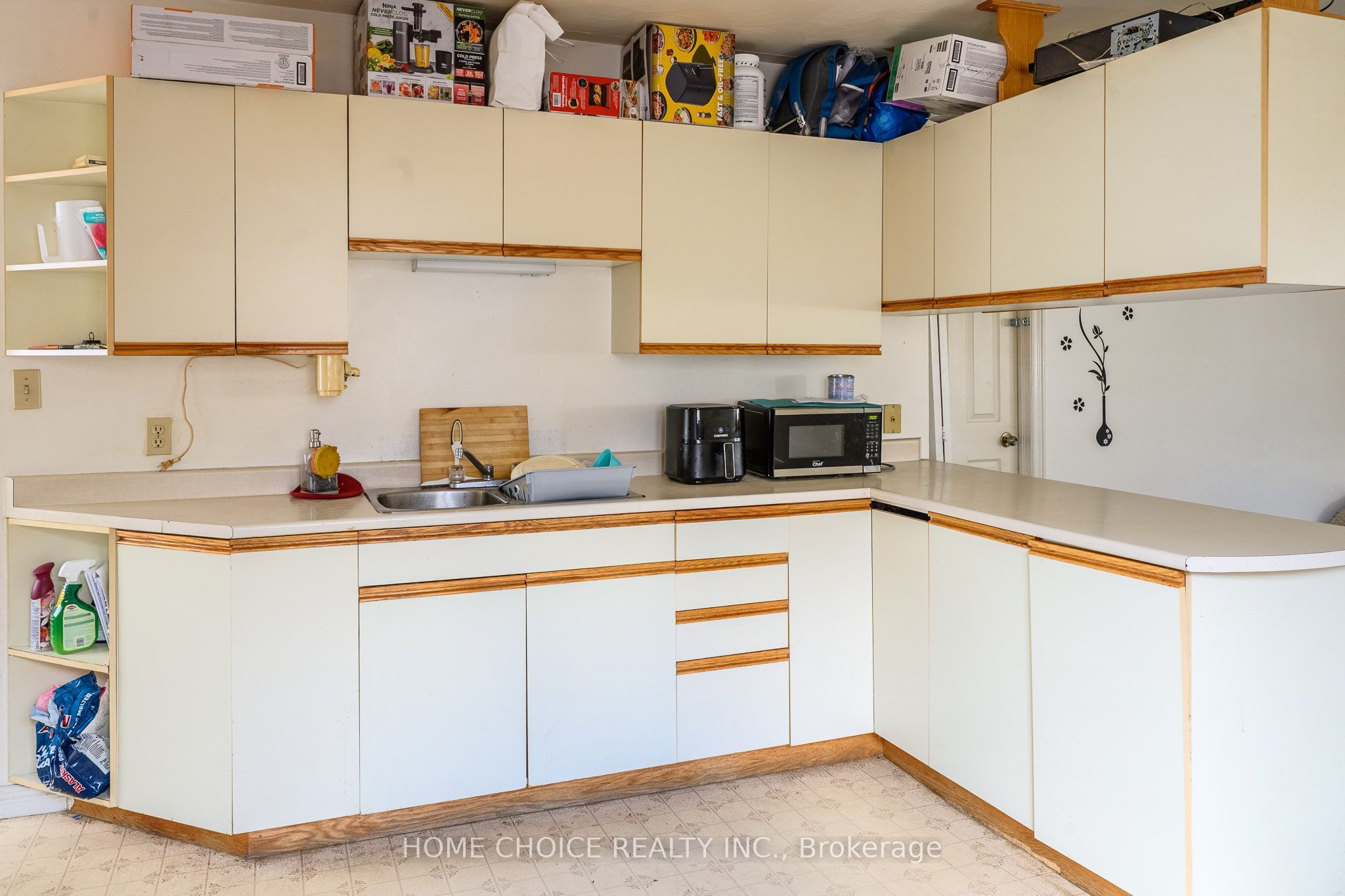 305 Maple Street N Property Photo 18