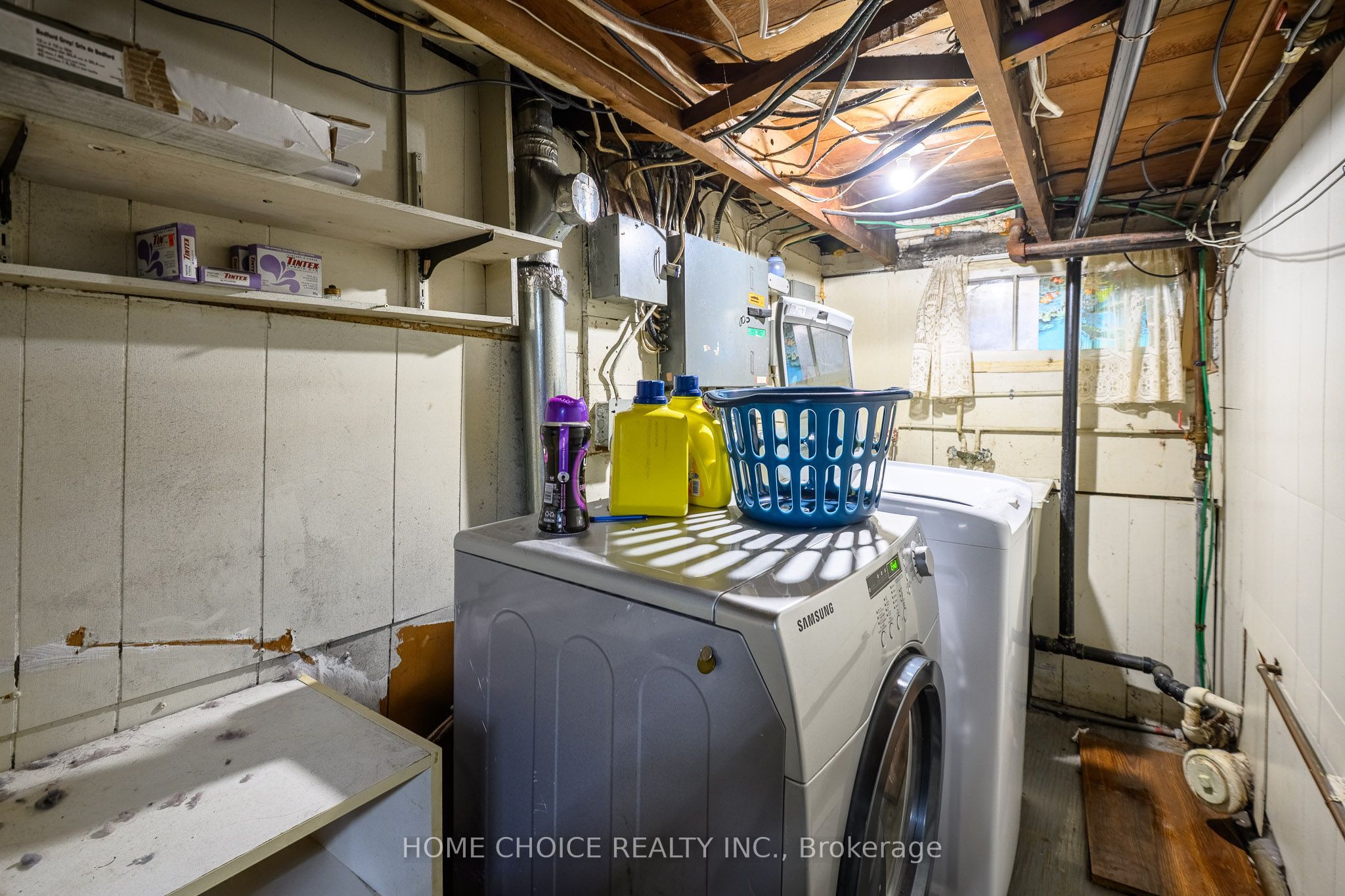 305 Maple Street N Property Photo 35