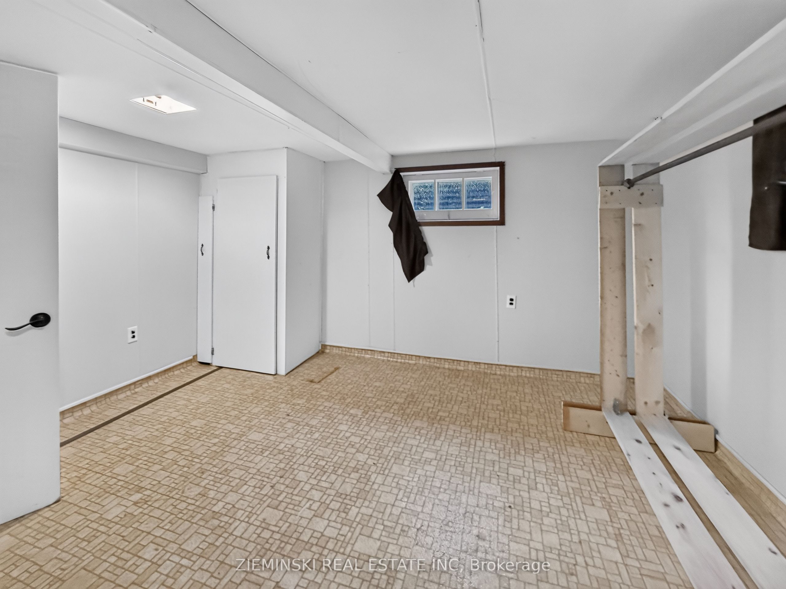 208 Marion Street Property Photo 33
