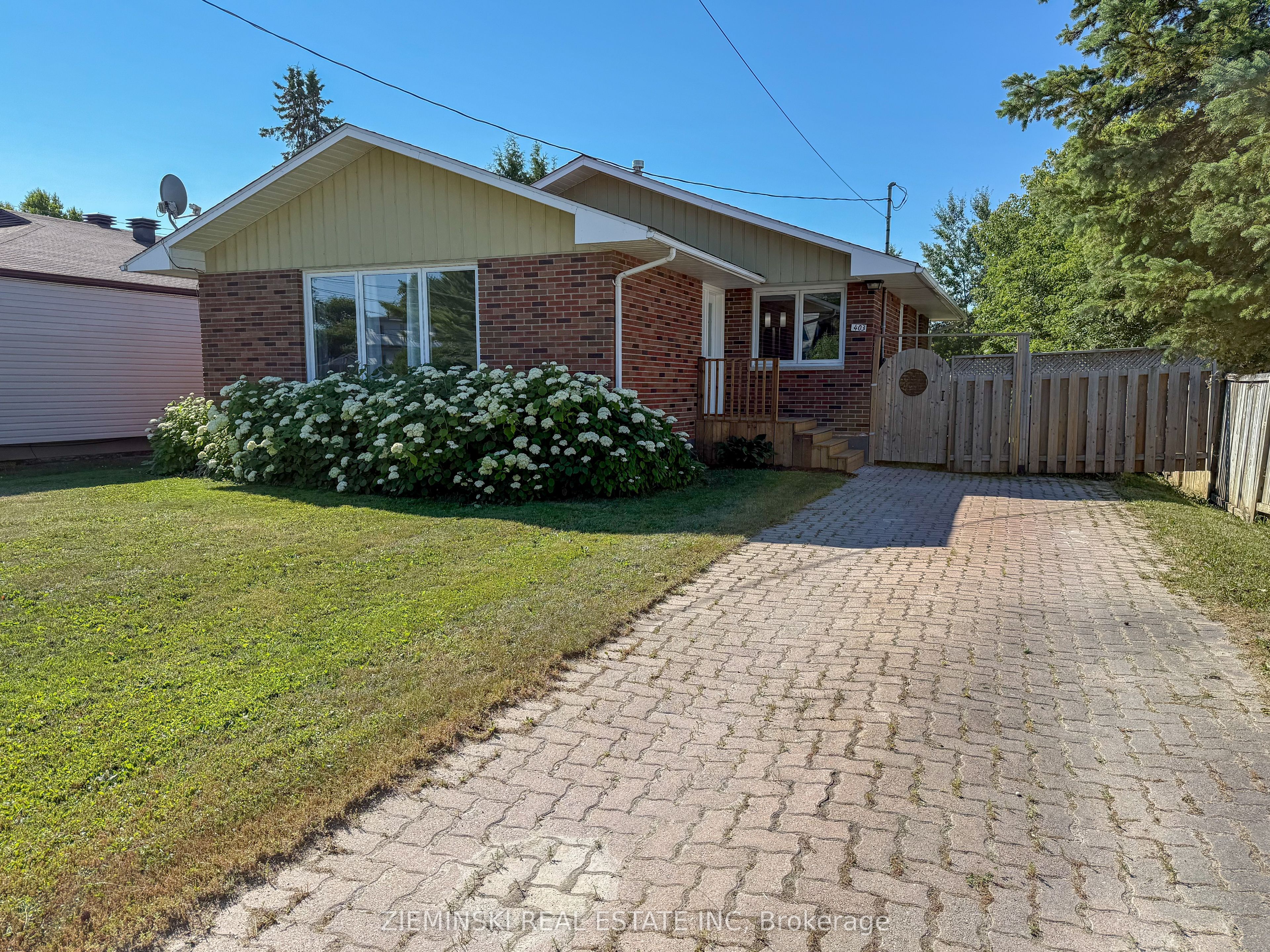403 Young Street Property Photo 1