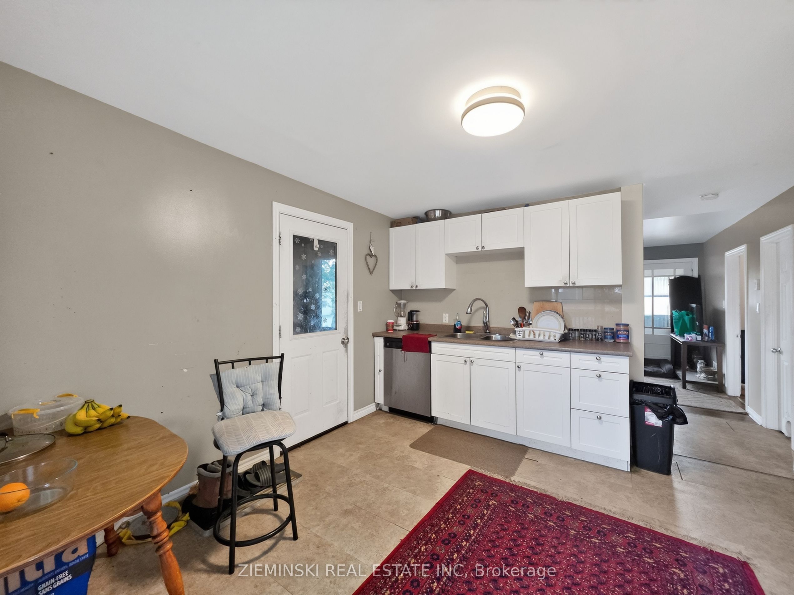 112 Duncan Avenue S Property Photo 2