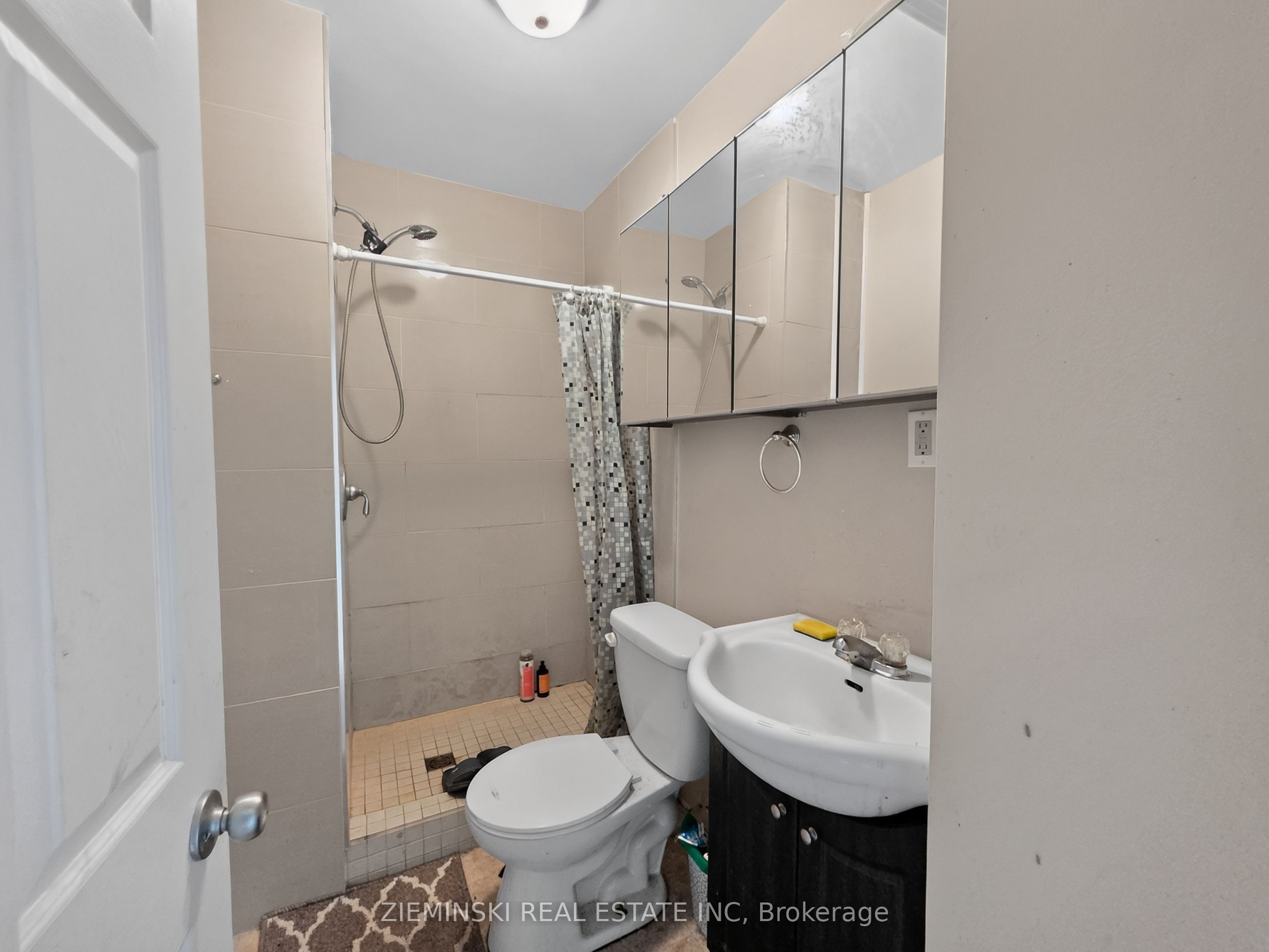 112 Duncan Avenue S Property Photo 5