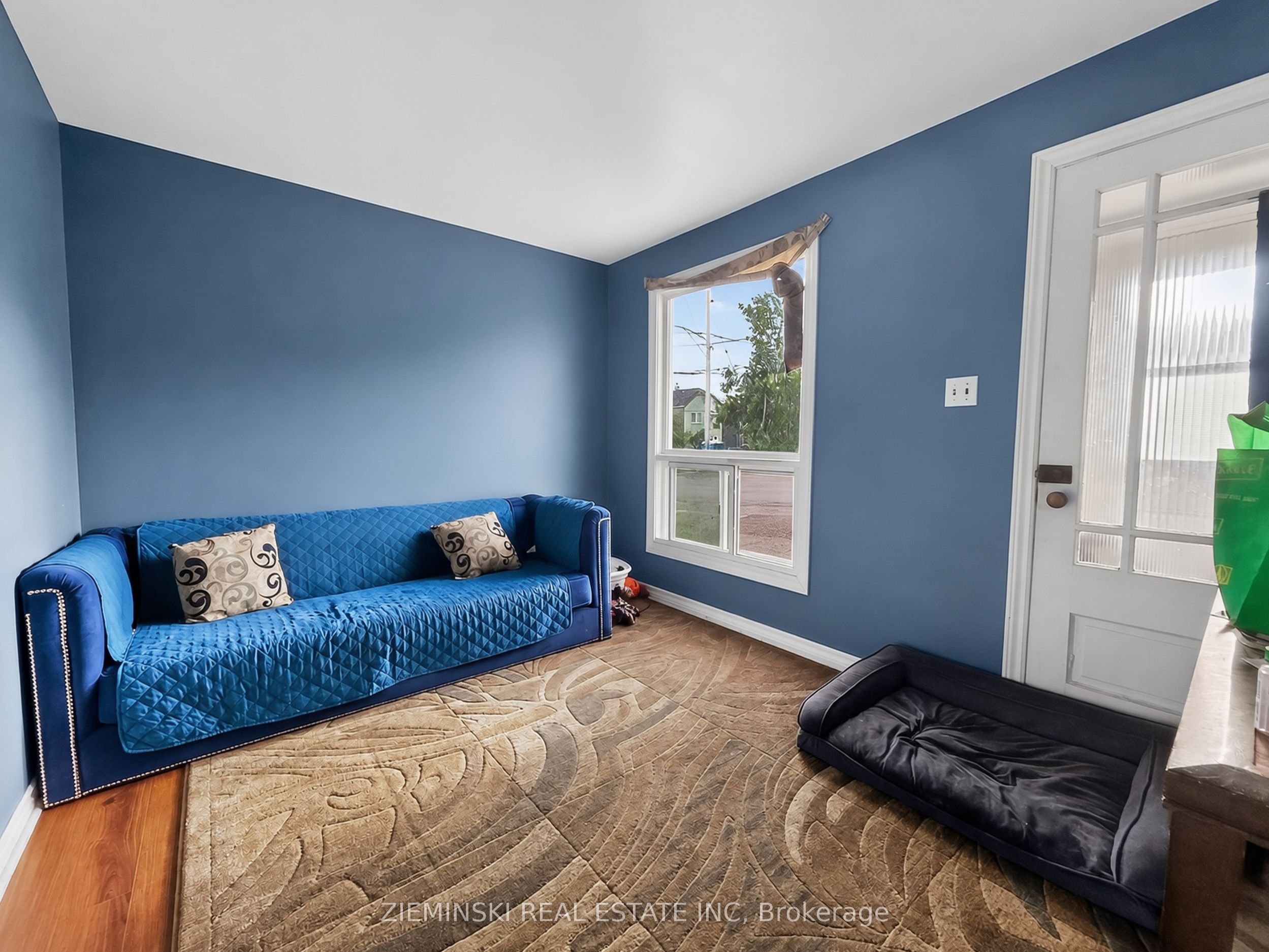112 Duncan Avenue S Property Photo 8