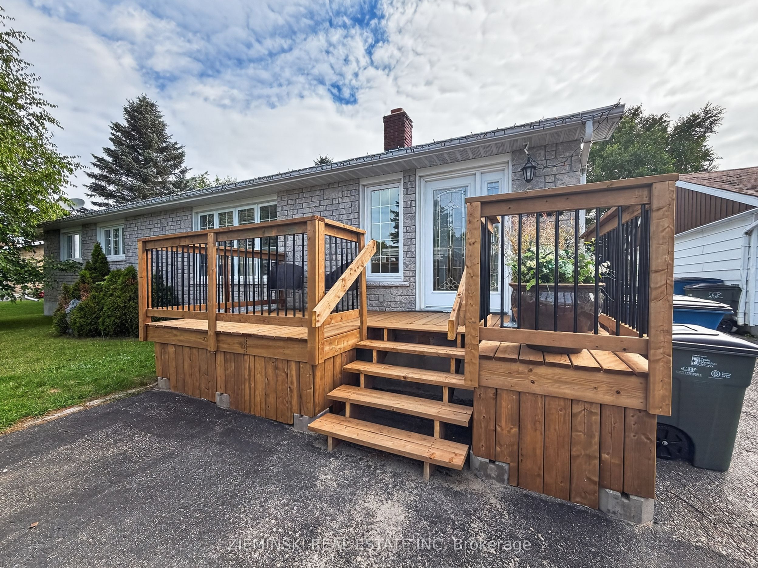 284 Fourteenth Avenue Property Photo 1