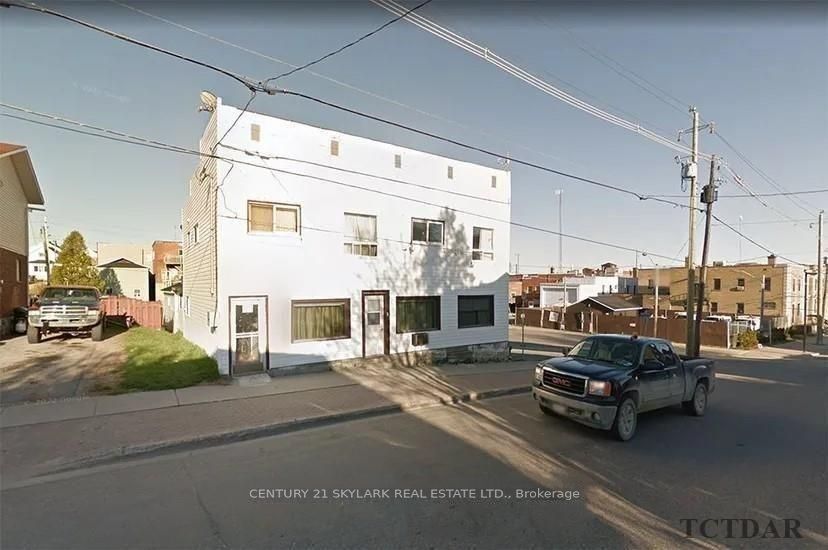 43 Duncan Avenue S Property Photo 1