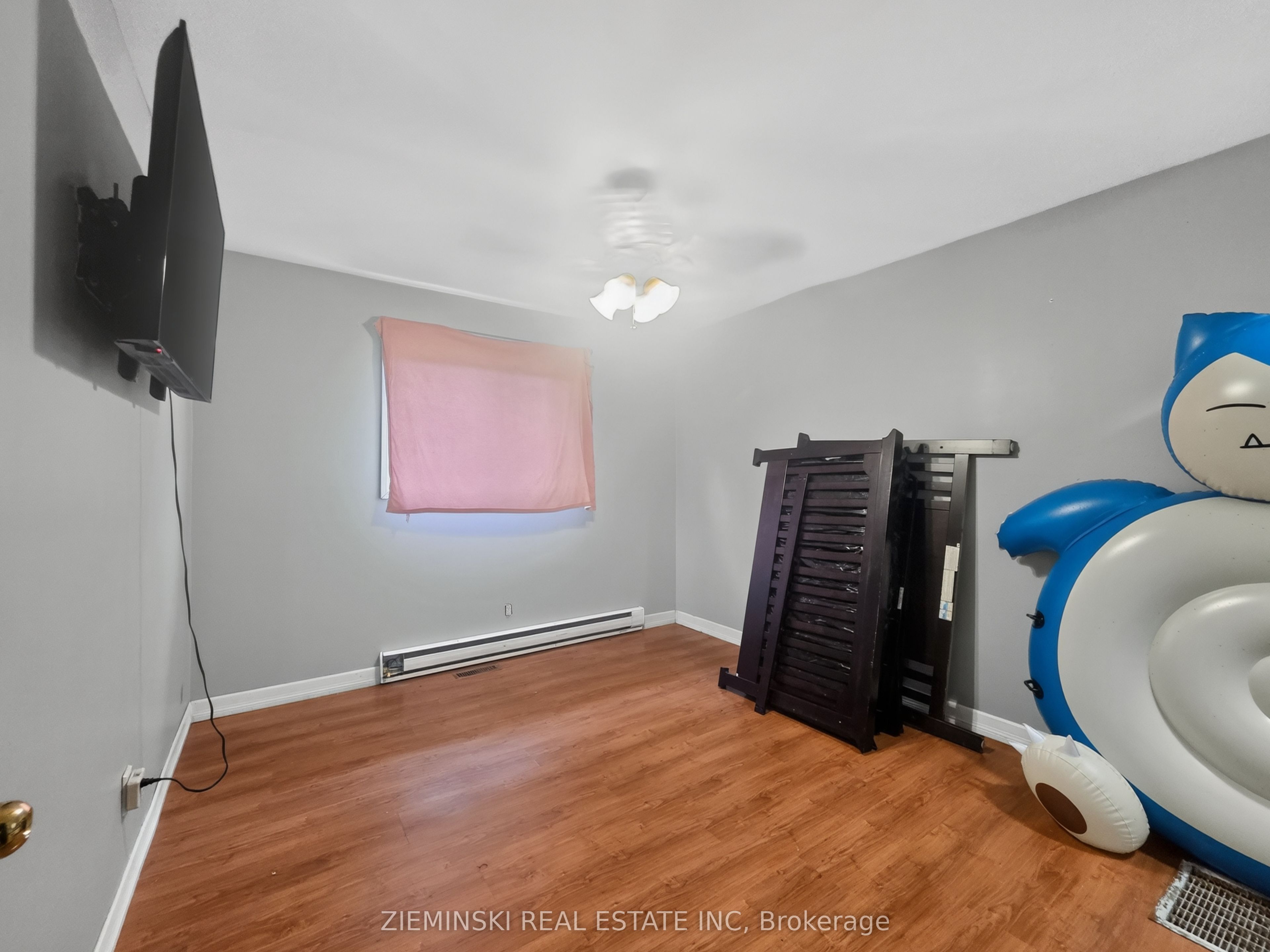 1714 North Road N Property Photo 6