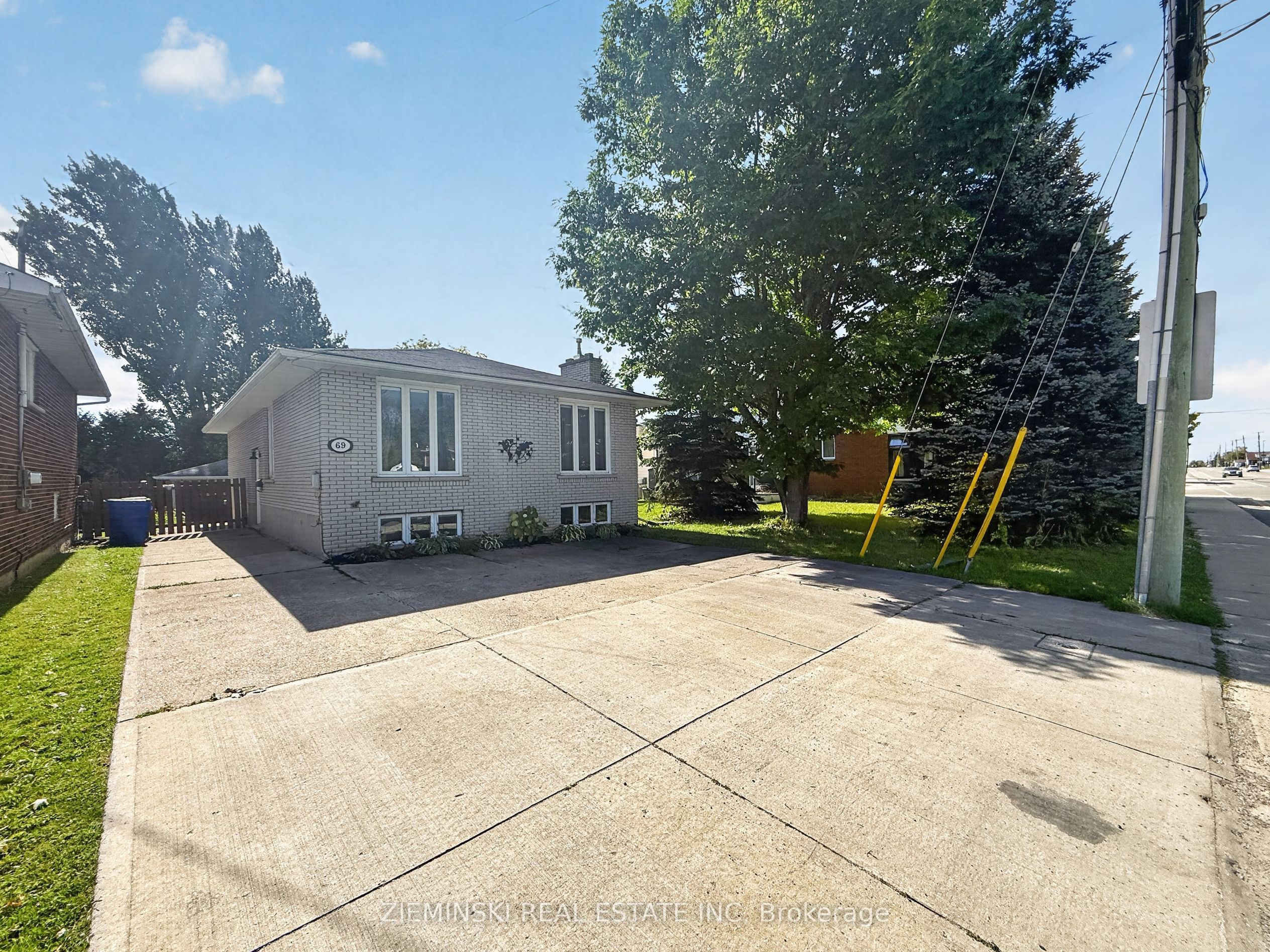 69 Jubilee Avenue W Property Photo 1
