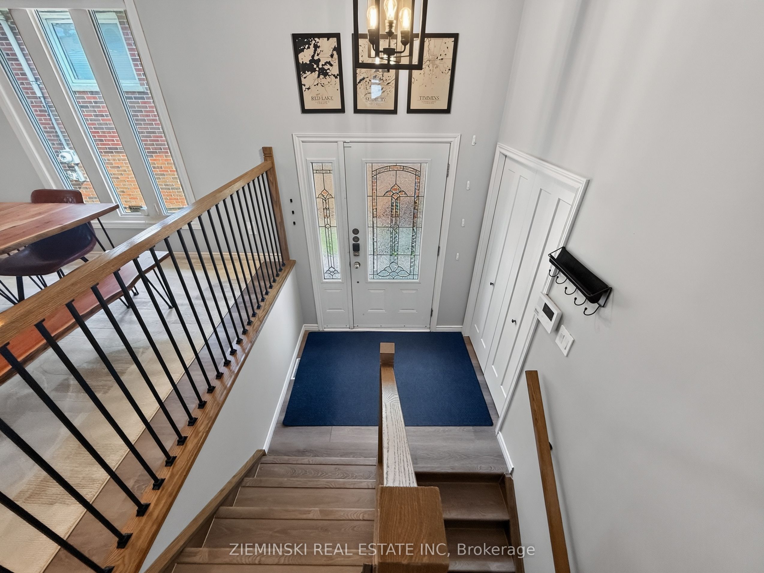 69 Jubilee Avenue W Property Photo 2