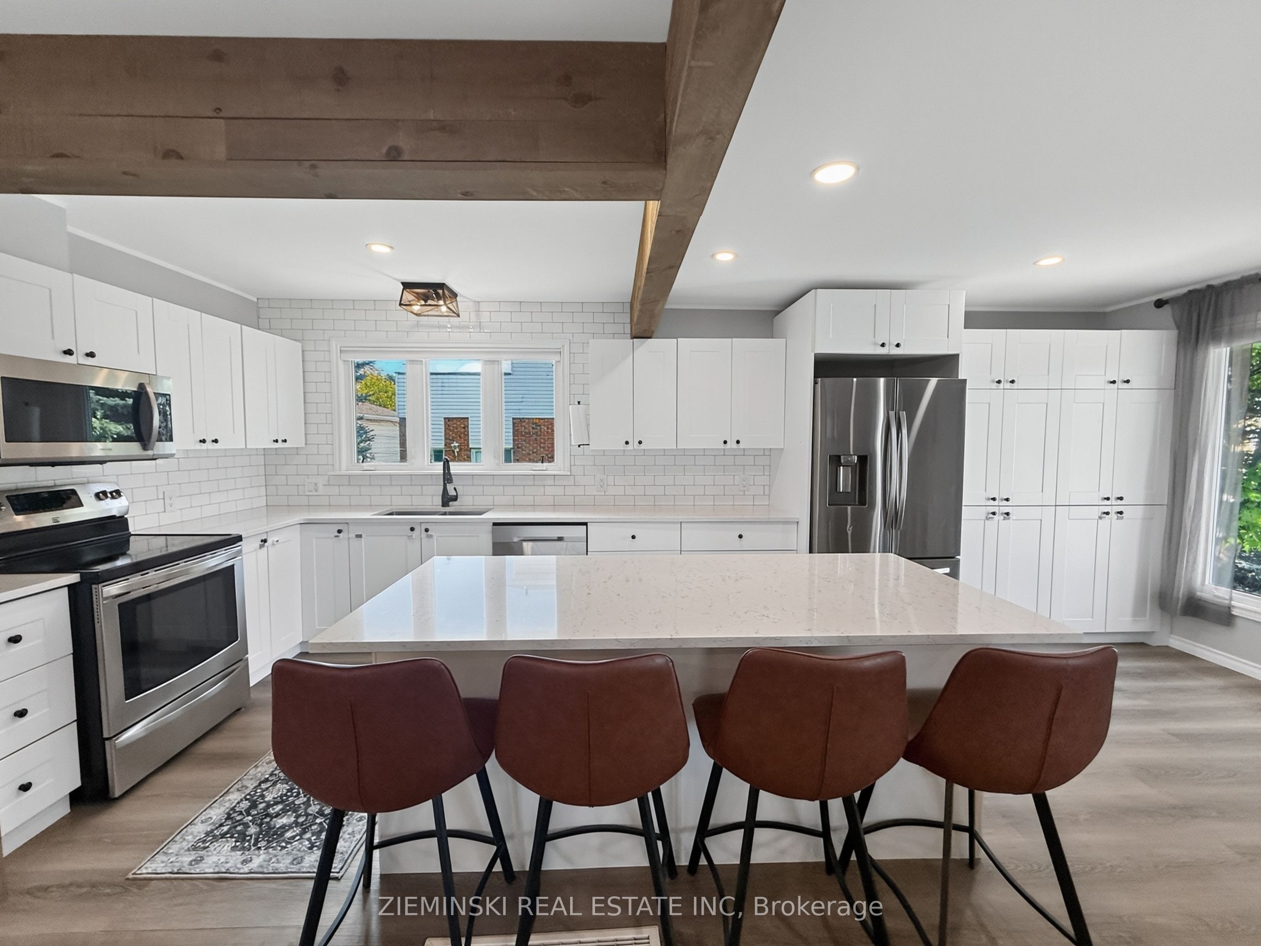69 Jubilee Avenue W Property Photo 4