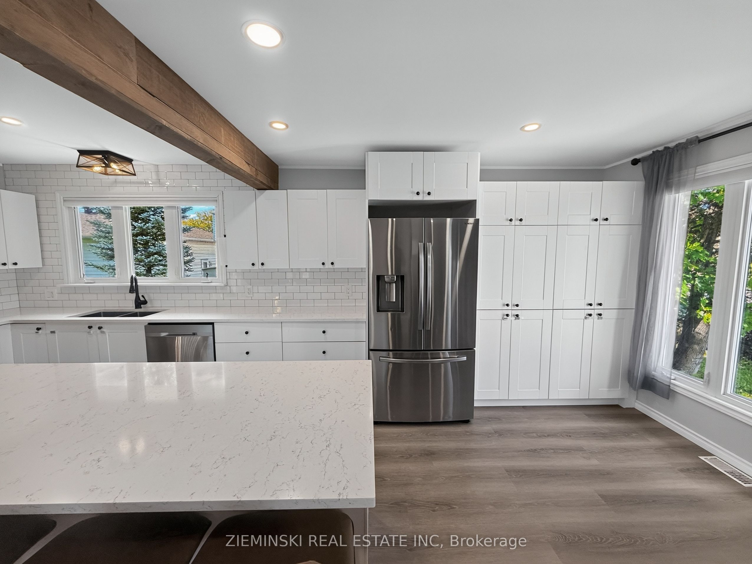 69 Jubilee Avenue W Property Photo 6
