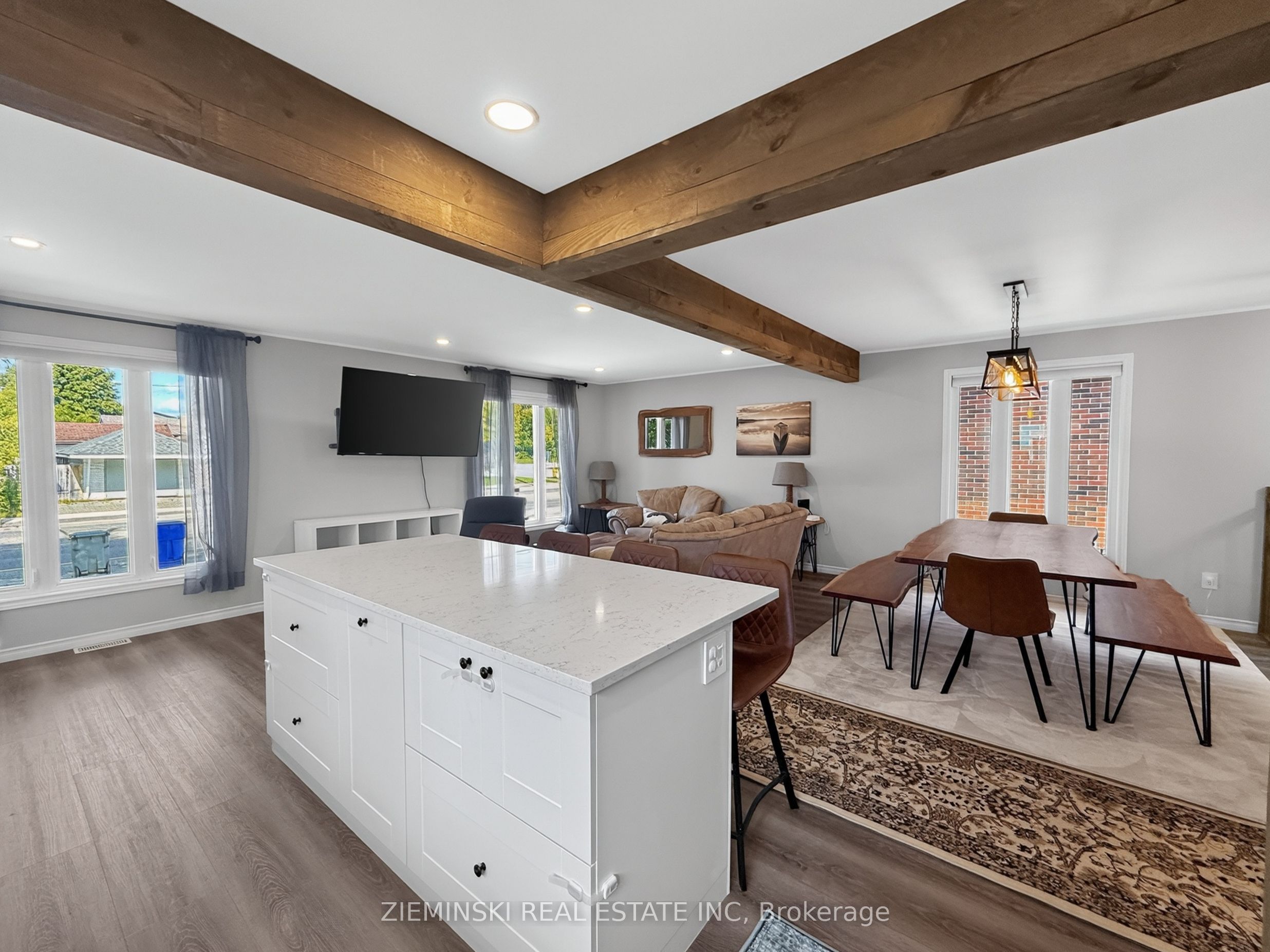 69 Jubilee Avenue W Property Photo 8