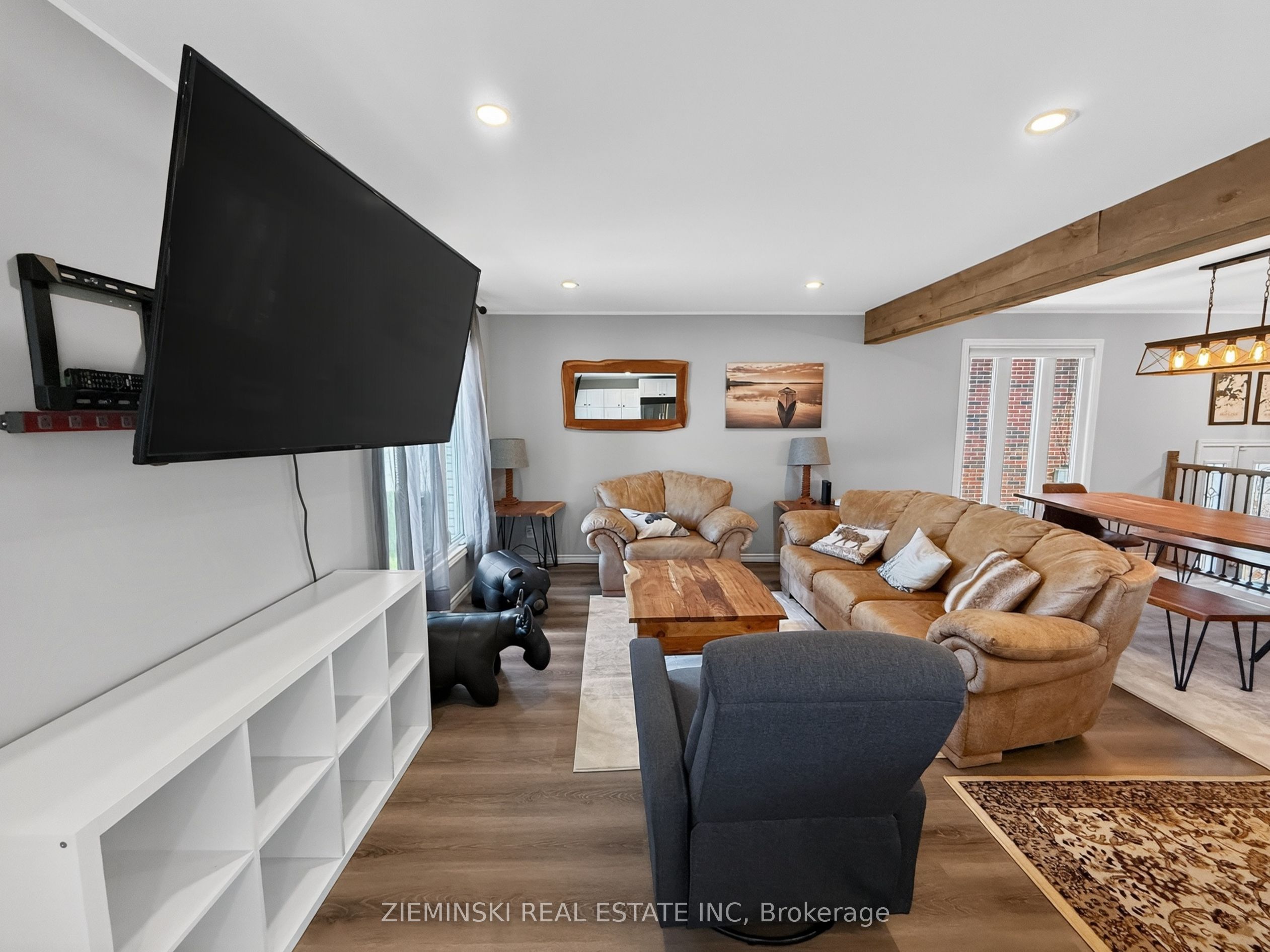 69 Jubilee Avenue W Property Photo 9