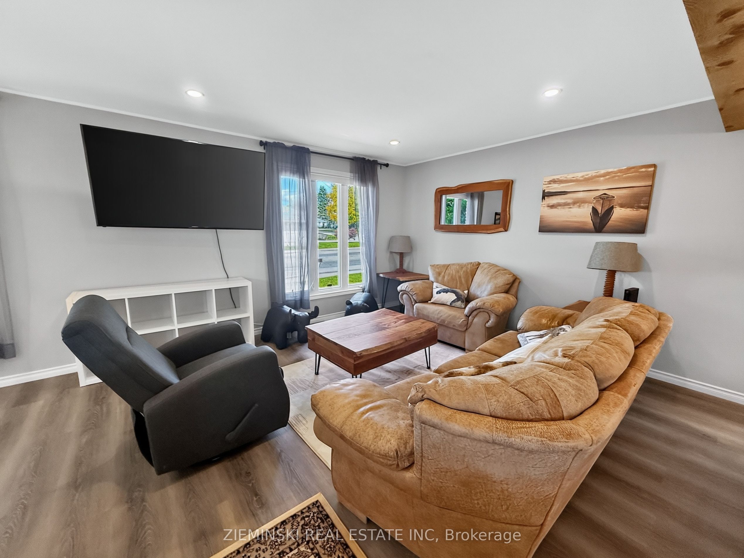 69 Jubilee Avenue W Property Photo 10