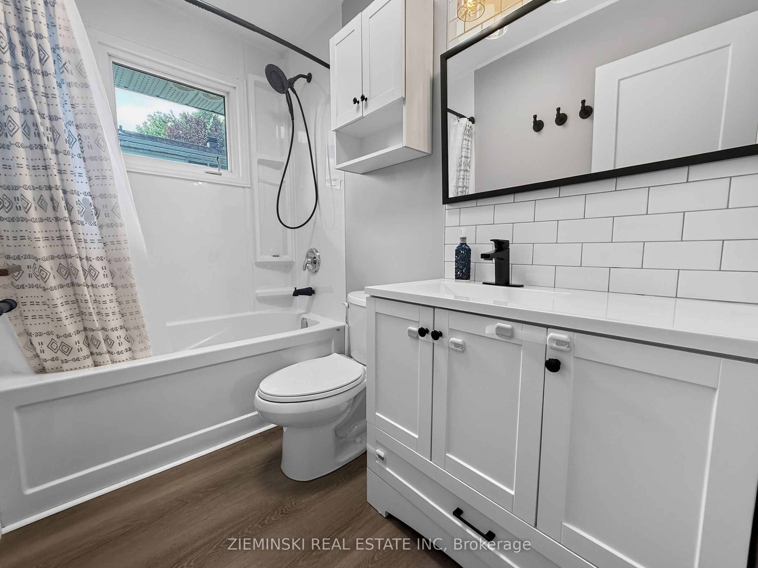 69 Jubilee Avenue W Property Photo 12
