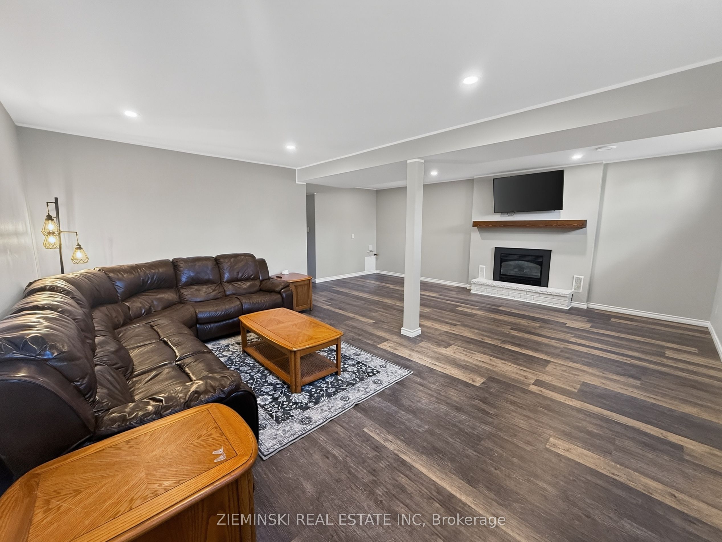 69 Jubilee Avenue W Property Photo 21