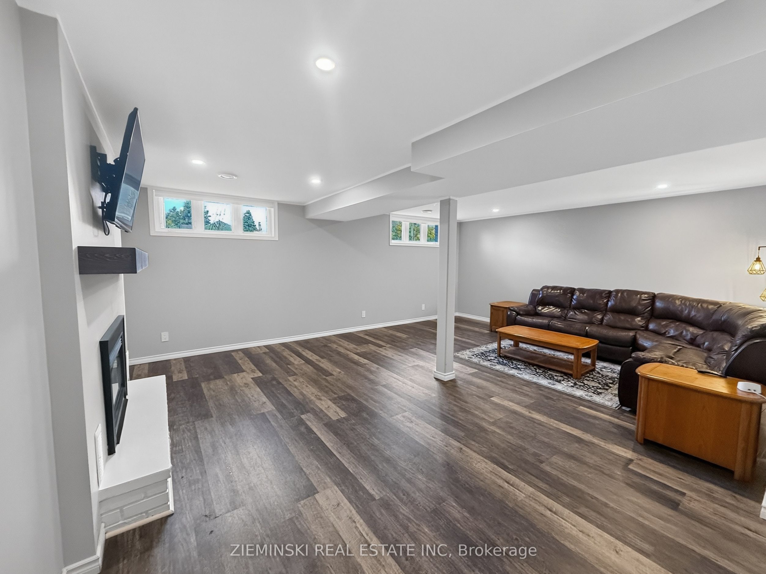 69 Jubilee Avenue W Property Photo 24