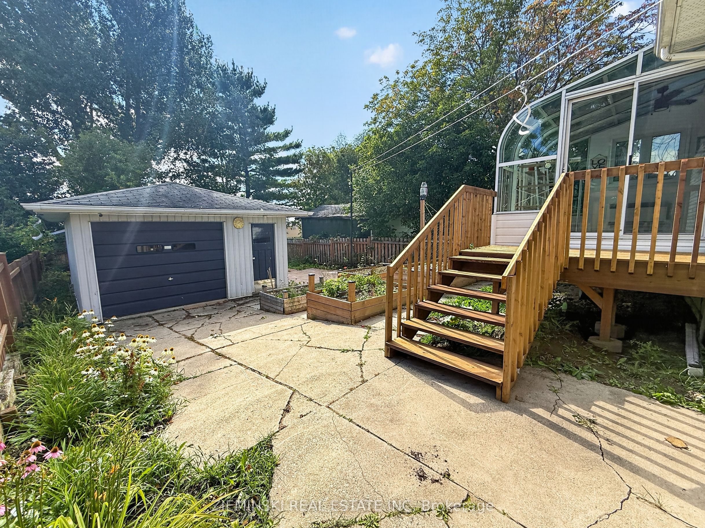 69 Jubilee Avenue W Property Photo 32