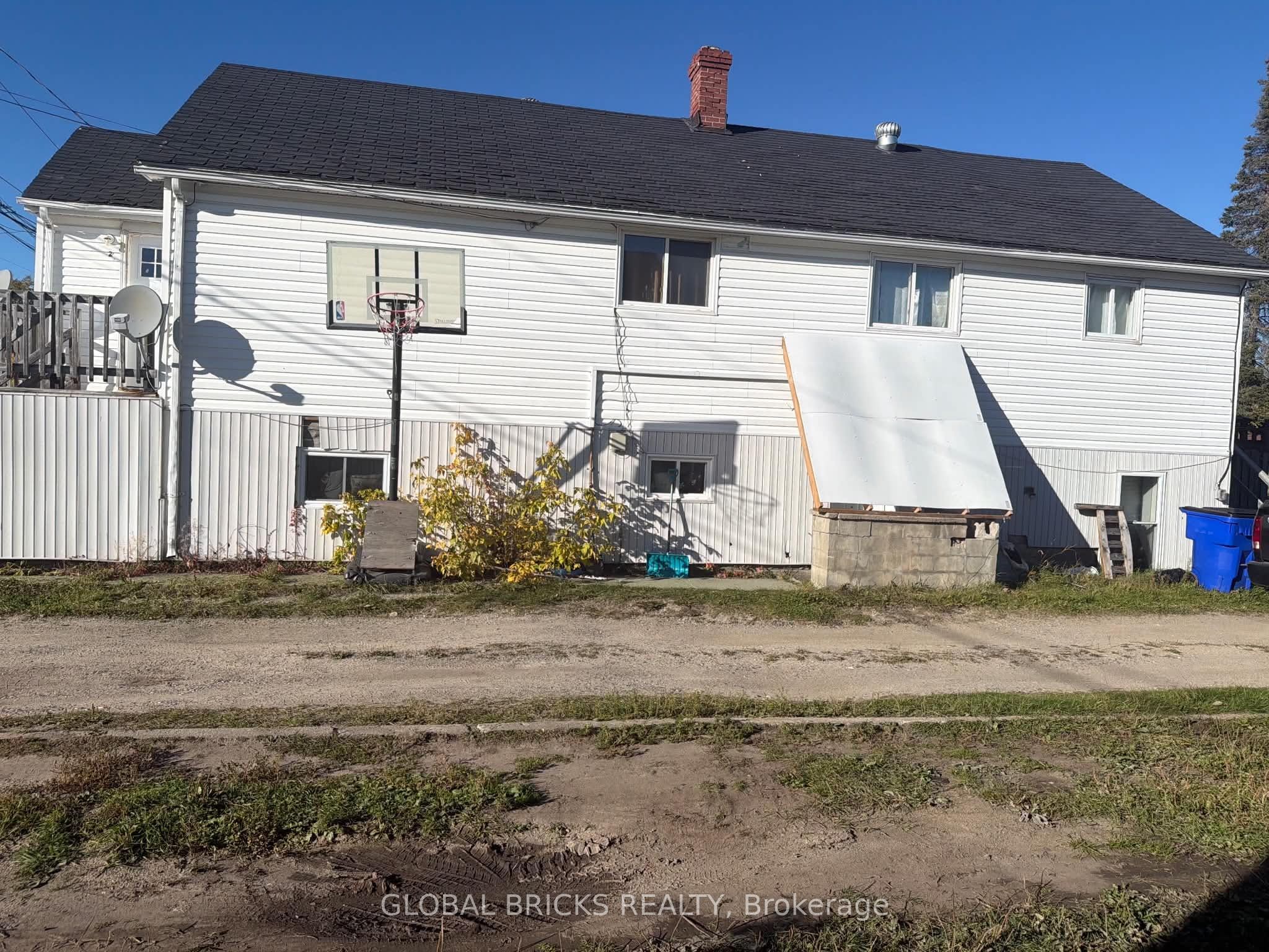 314 Birch Street N Property Photo 3