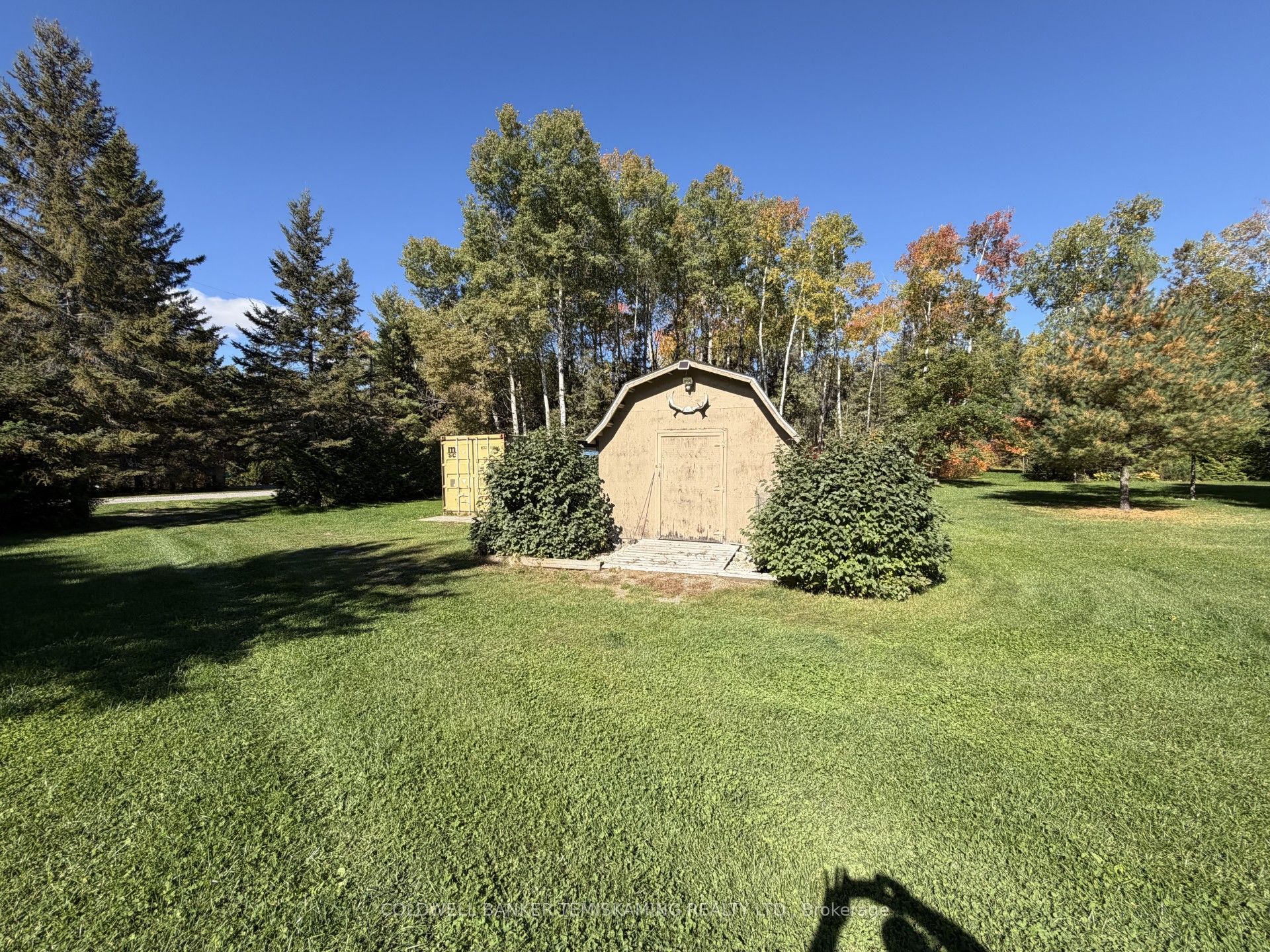 722027 Grandview Drive Property Photo 3