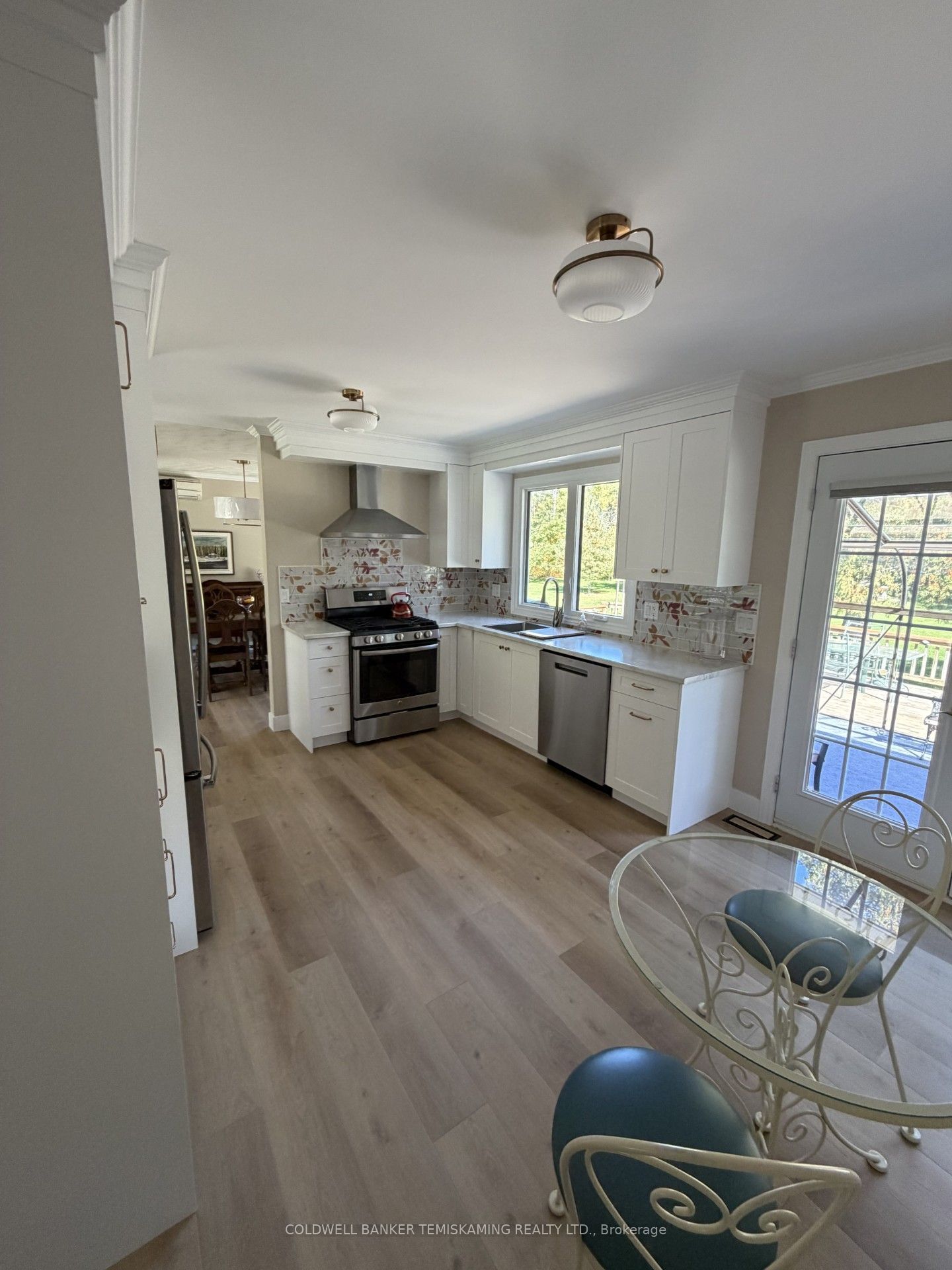 722027 Grandview Drive Property Photo 6