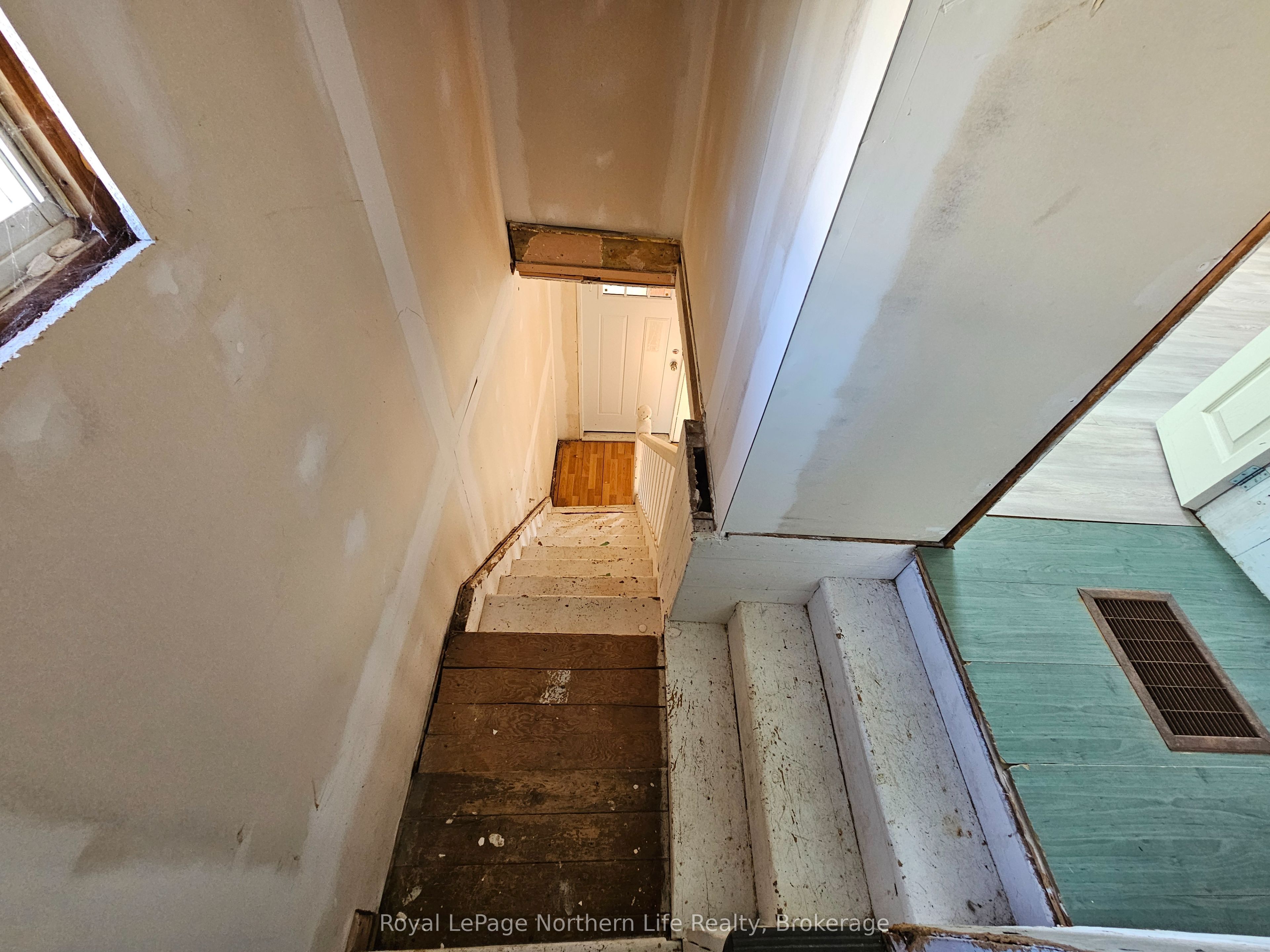 20 Lower Helen Street Property Photo 11